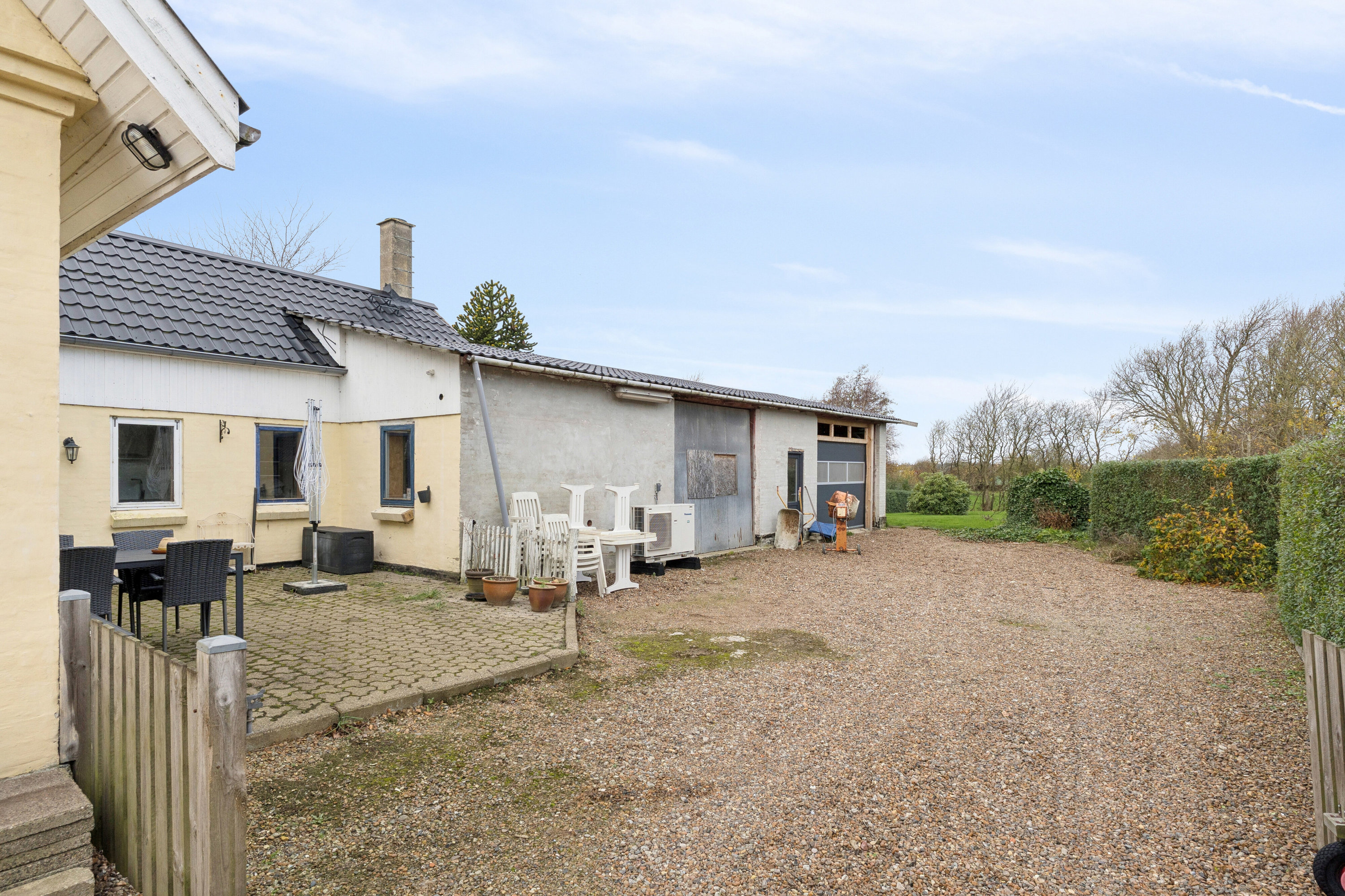 Fremhævet gårdsplads billede i fuldskærmstilstand. Billede af Skallerupvej 462, Sønderlev, 9800 Hjørring