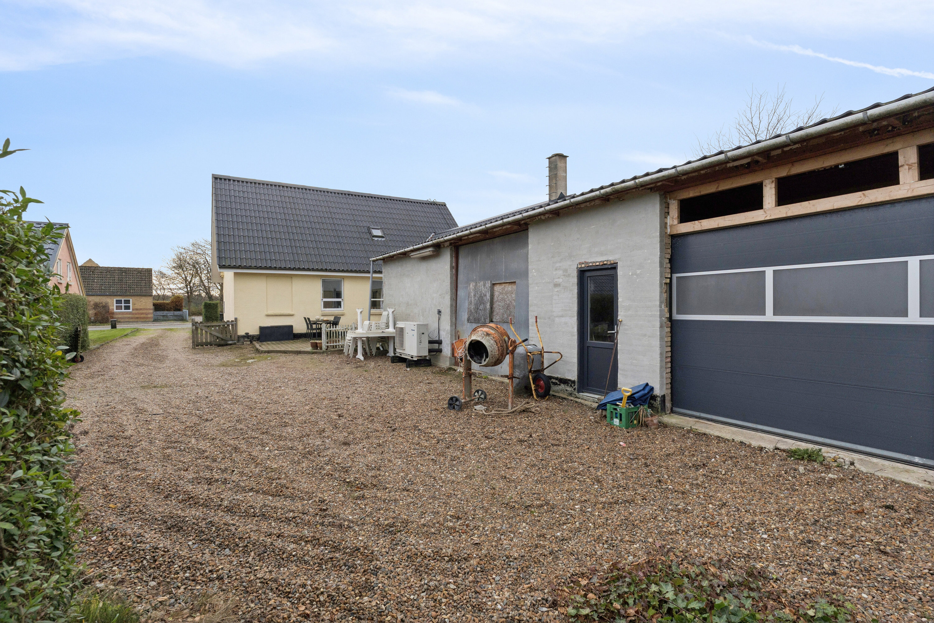 Fremhævet gårdsplads billede i fuldskærmstilstand. Billede af Skallerupvej 462, Sønderlev, 9800 Hjørring