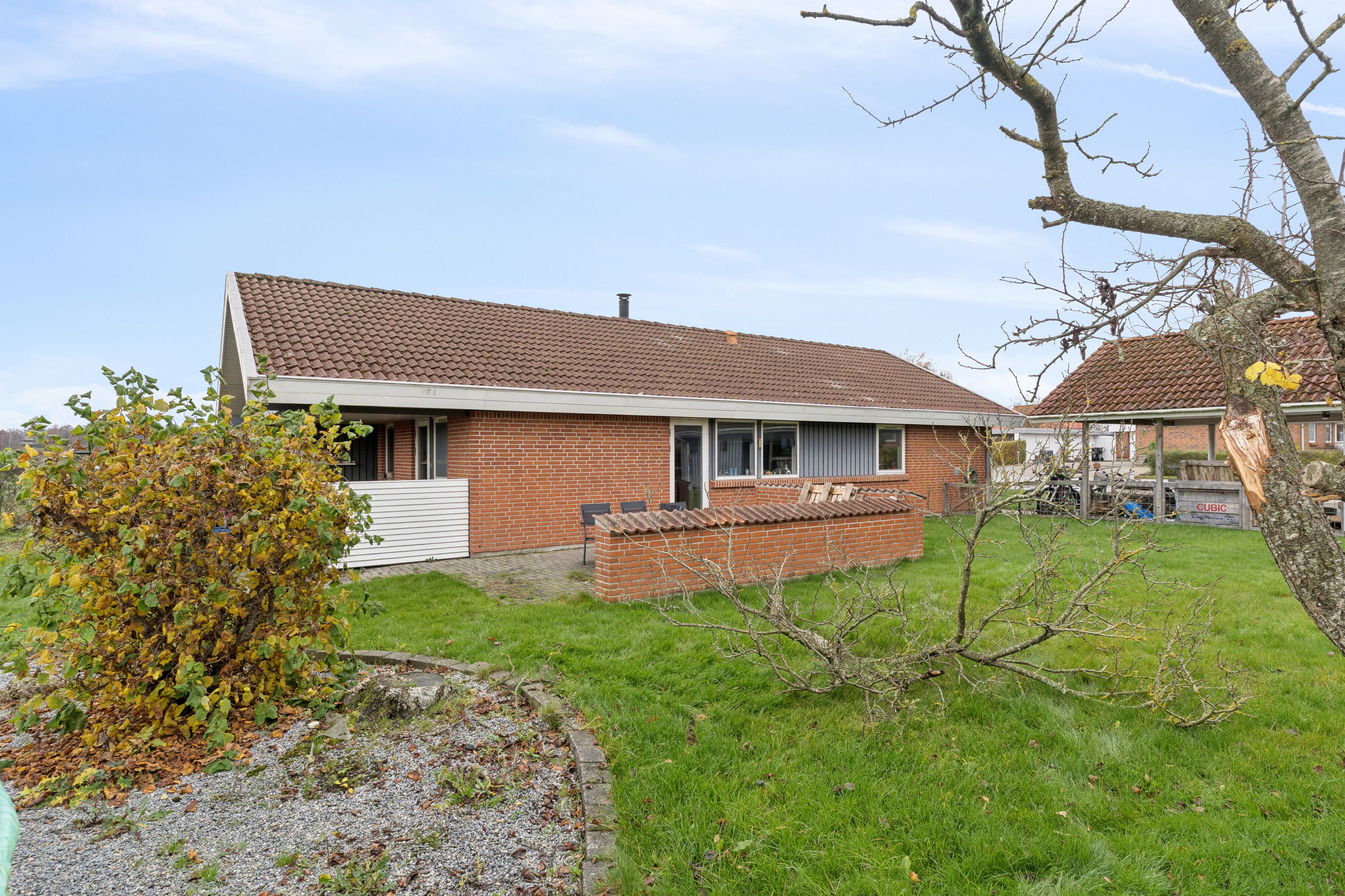 Fremhævet set fra haven billede i fuldskærmstilstand. Billede af Rugvænget 33, 9870 Sindal