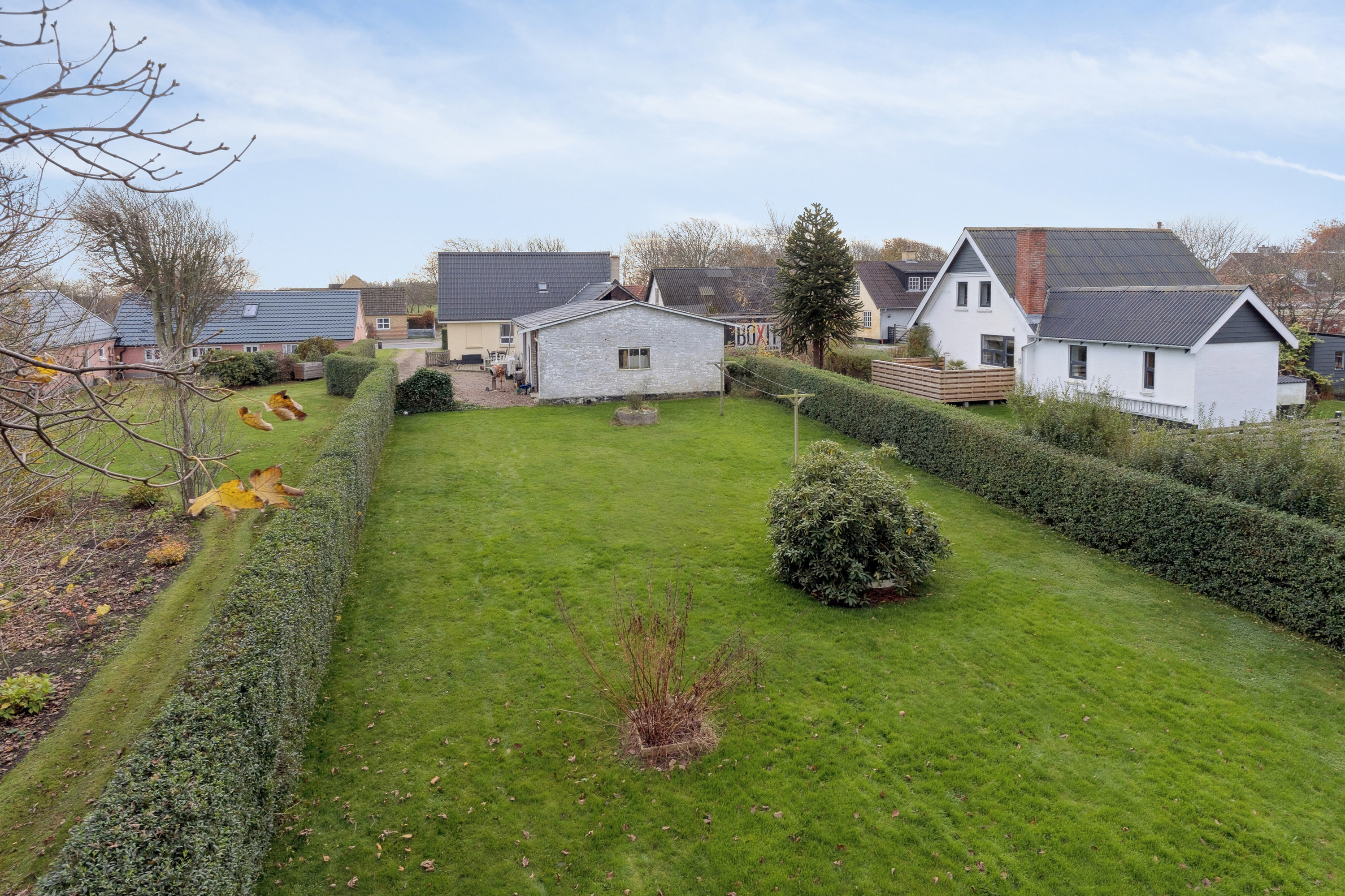 Fremhævet set fra haven billede i fuldskærmstilstand. Billede af Skallerupvej 462, Sønderlev, 9800 Hjørring