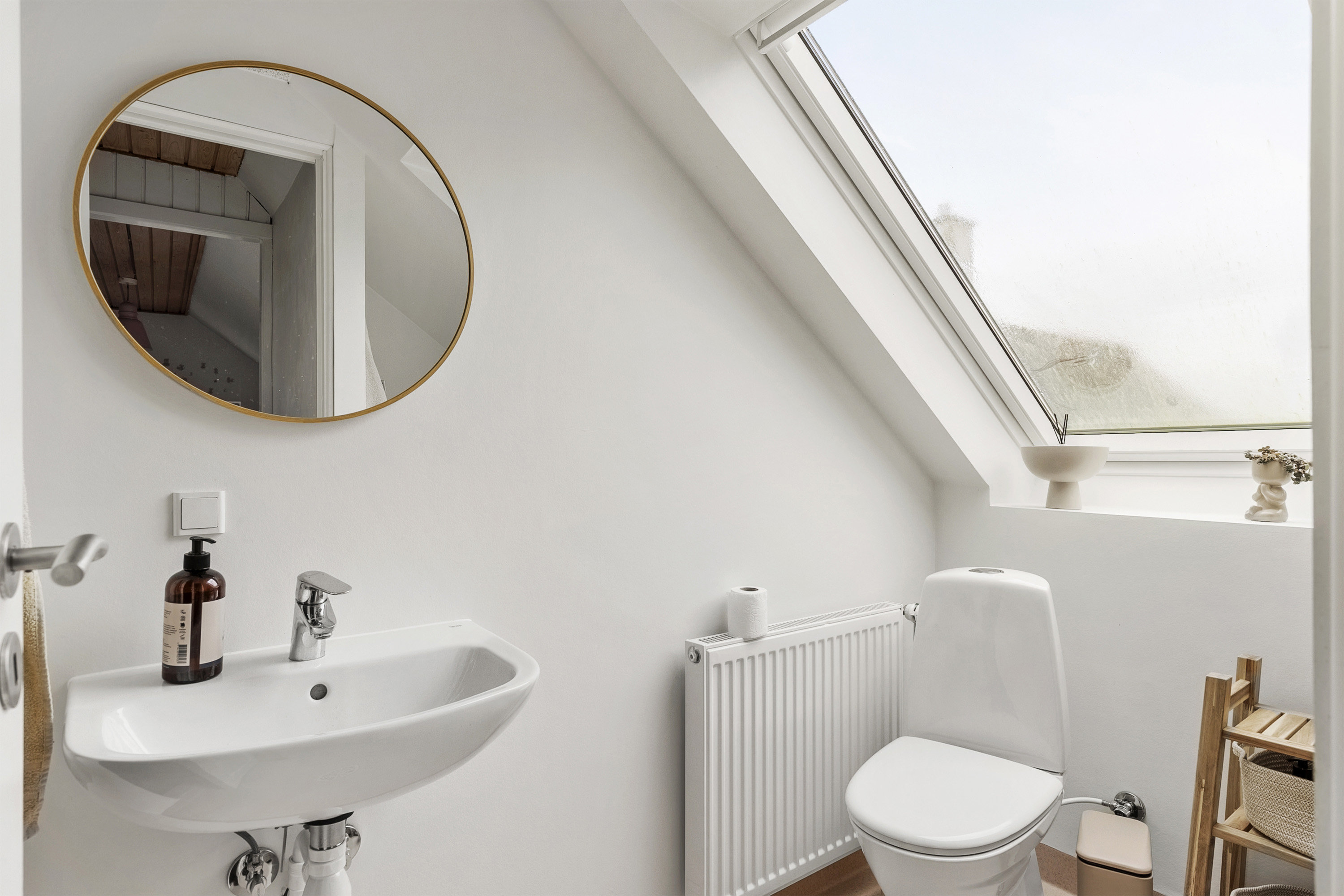 Fremhævet toilet billede i fuldskærmstilstand. Billede af Kannevej 9, Kanne, 8355 Solbjerg