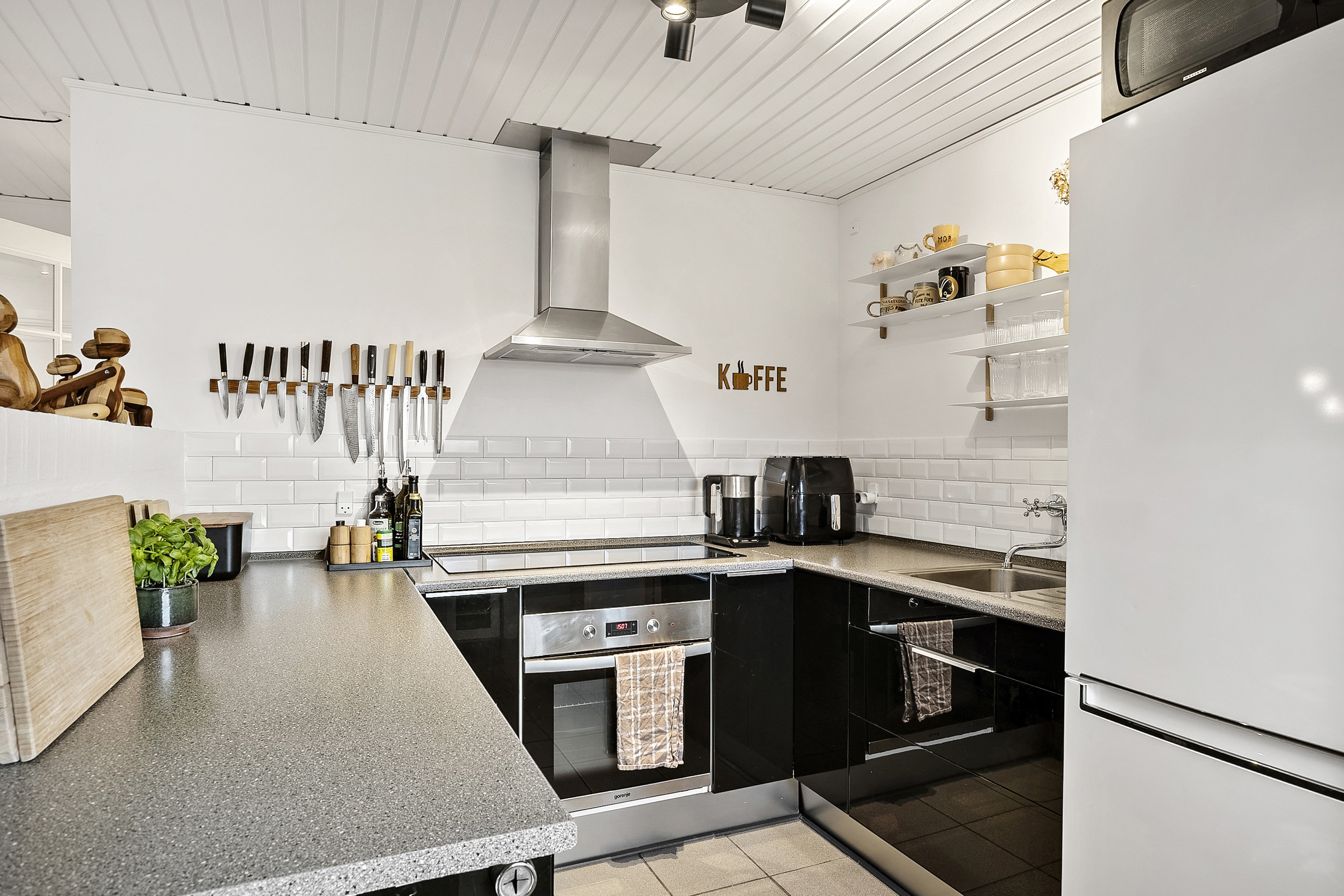 Fremhævet køkken billede i fuldskærmstilstand. Billede af Brolandvej 99, Agedrup, 5320 Agedrup