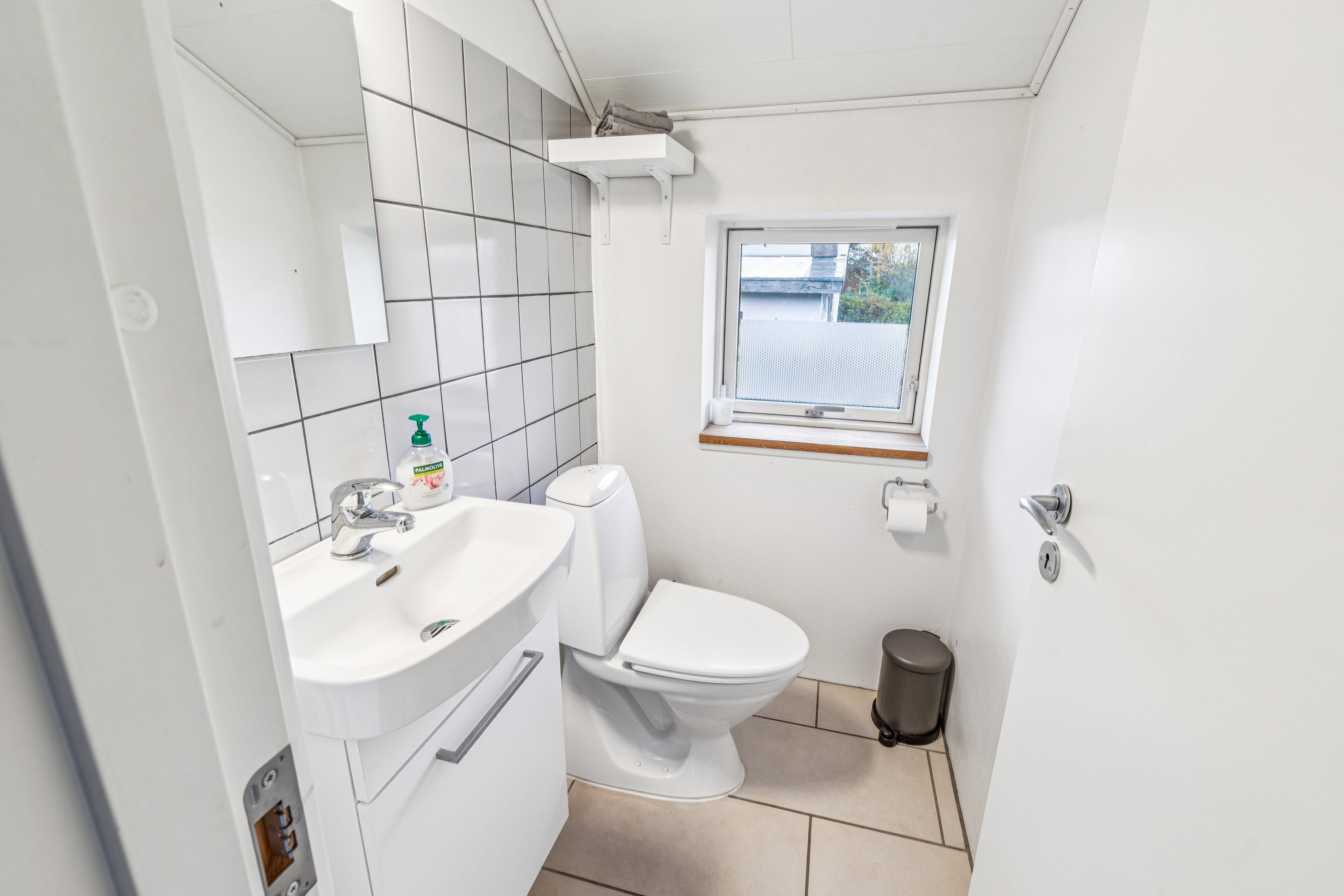 Fremhævet badeværelse billede i fuldskærmstilstand. Billede af Kirkestien 5, Sengeløse, 2630 Taastrup