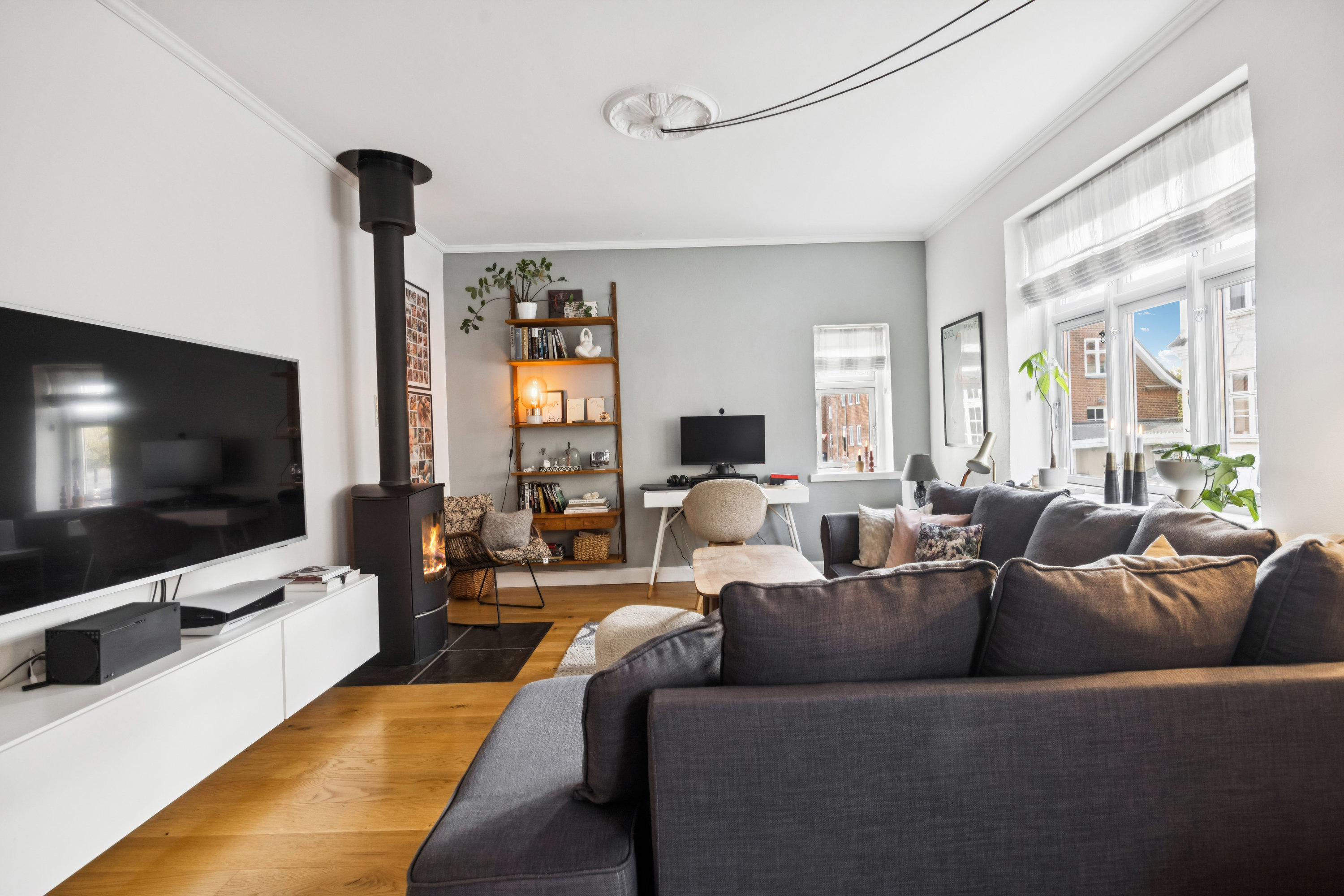 Fremhævet stue billede i fuldskærmstilstand. Billede af Bondropsgade 30, 9400 Nørresundby