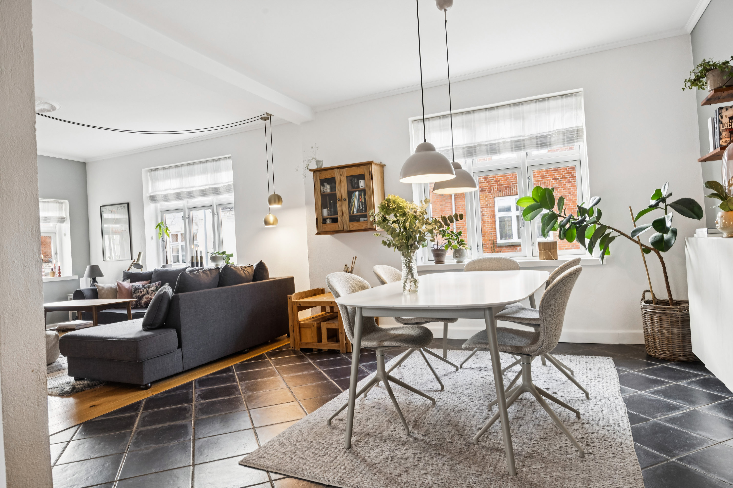 Fremhævet stue billede i fuldskærmstilstand. Billede af Bondropsgade 30, 9400 Nørresundby