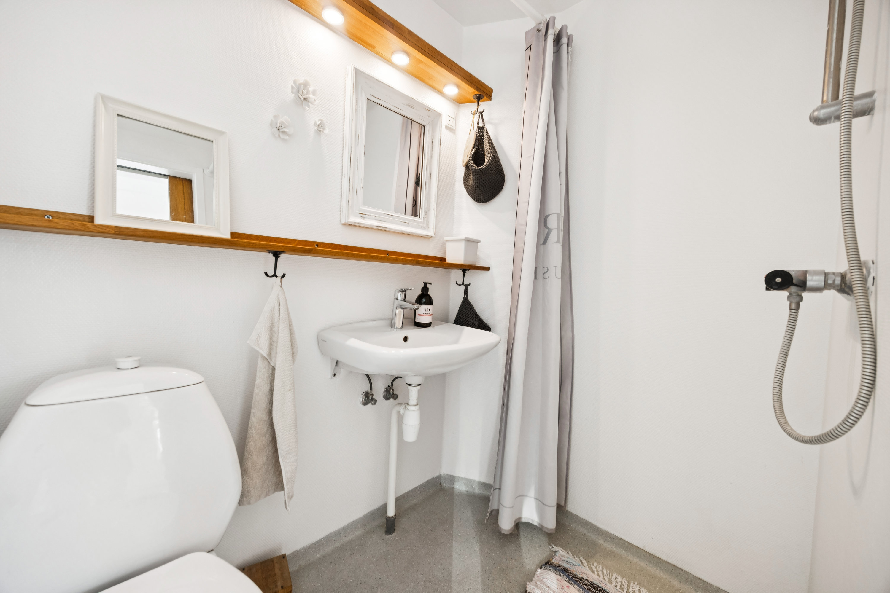 Fremhævet badeværelse billede i fuldskærmstilstand. Billede af Bondropsgade 30, 9400 Nørresundby