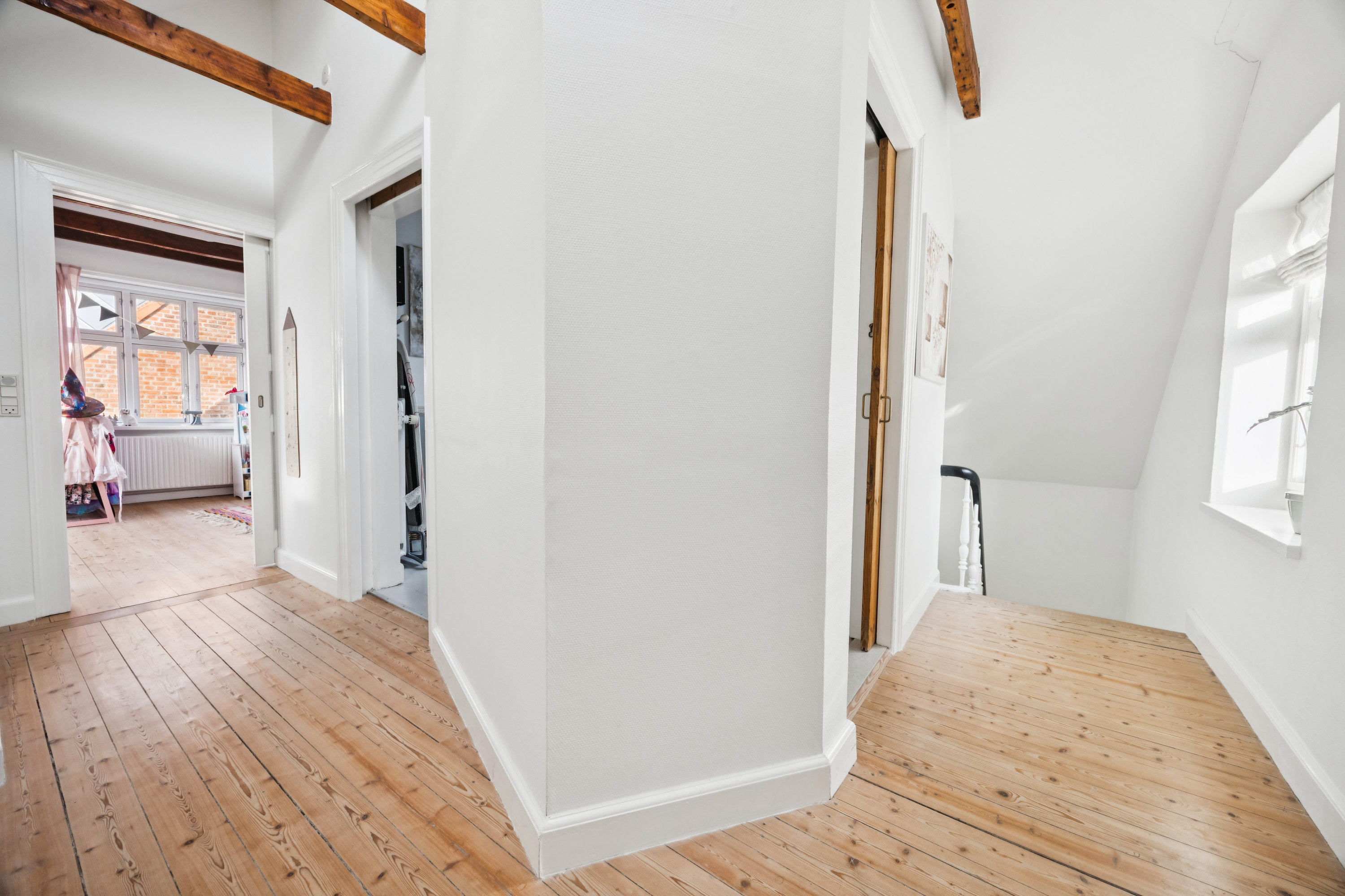 Fremhævet gang billede i fuldskærmstilstand. Billede af Bondropsgade 30, 9400 Nørresundby