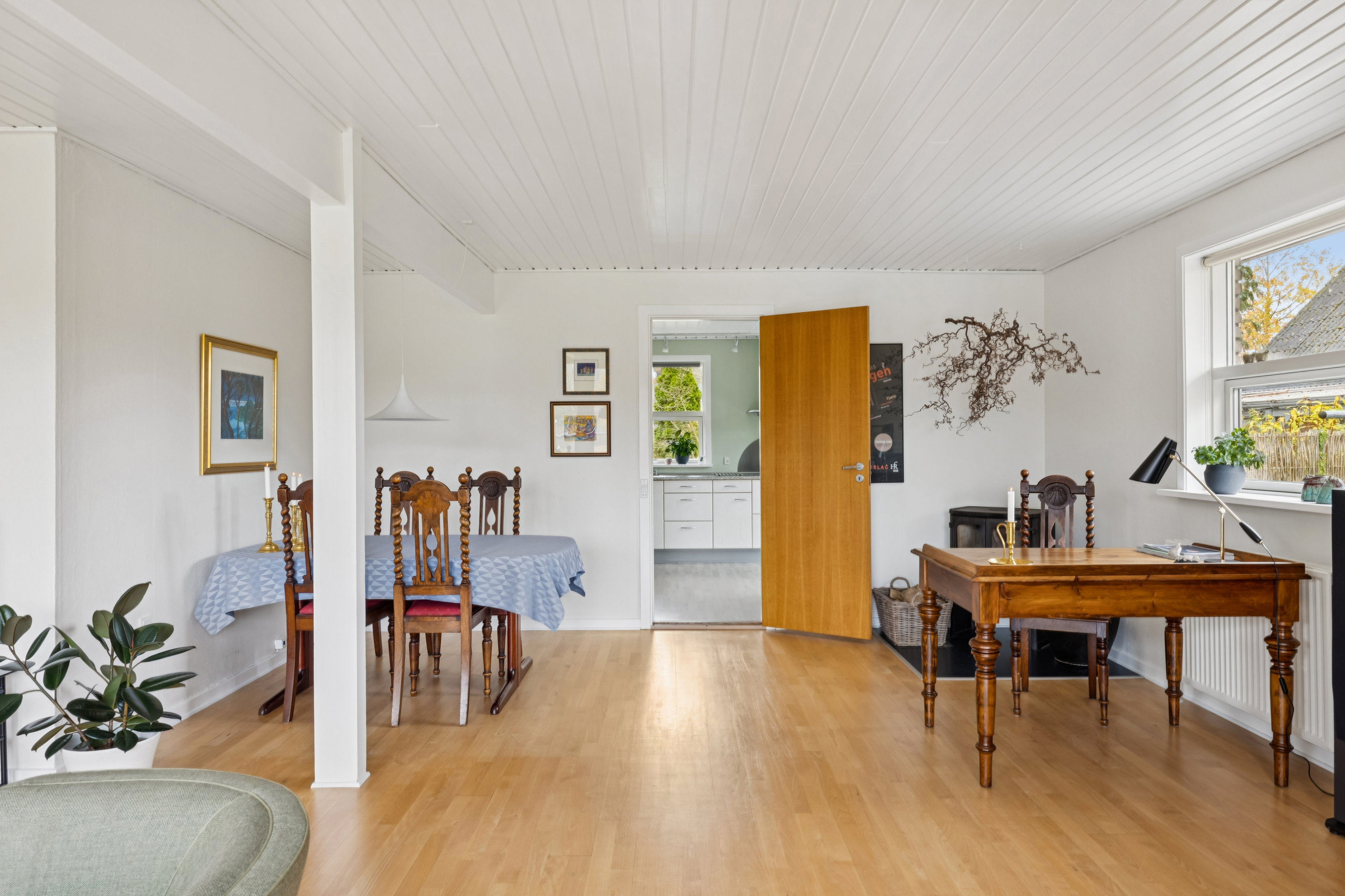 Fremhævet stue billede i fuldskærmstilstand. Billede af Anemonevej 14, 8410 Rønde