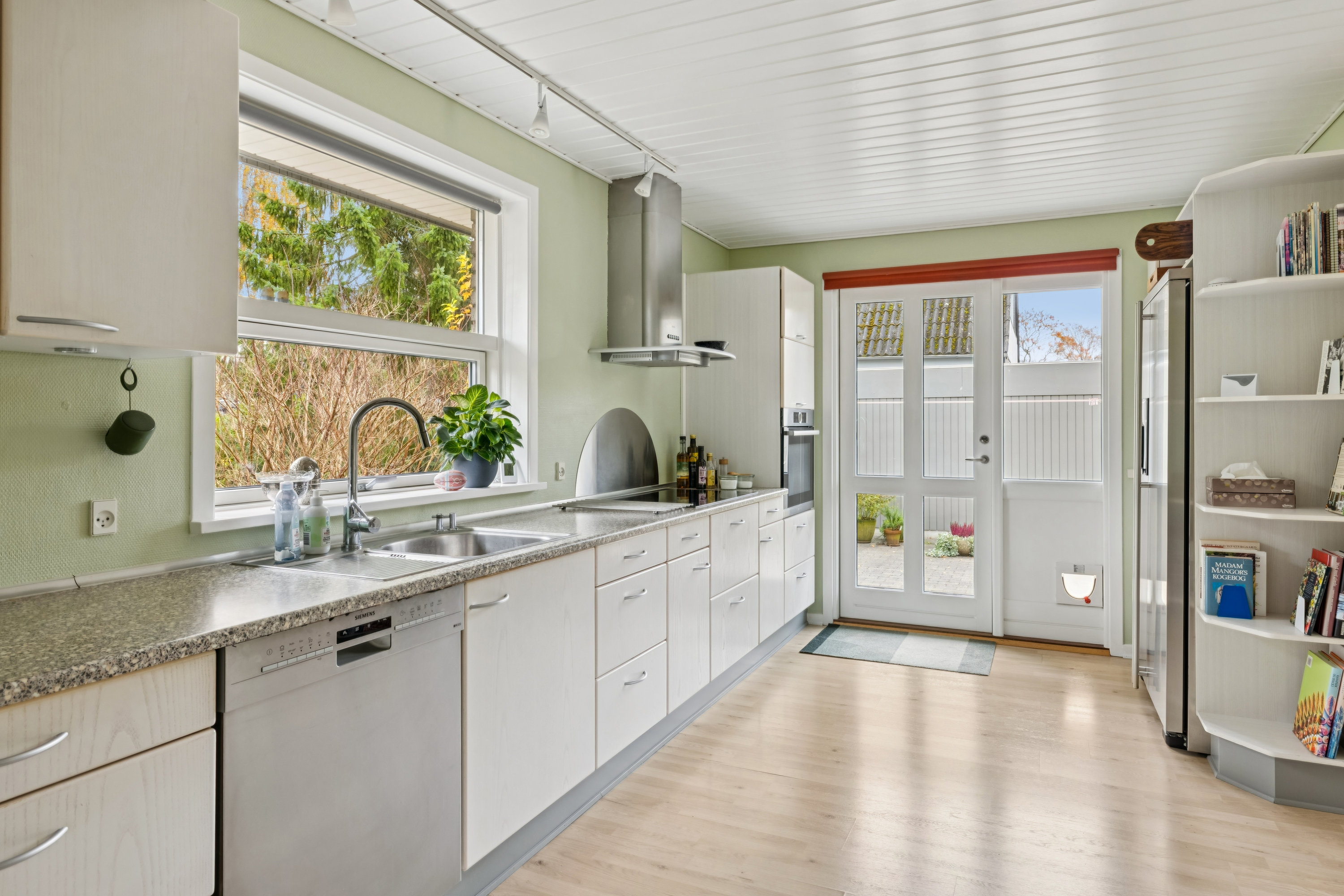 Fremhævet køkken billede i fuldskærmstilstand. Billede af Anemonevej 14, 8410 Rønde