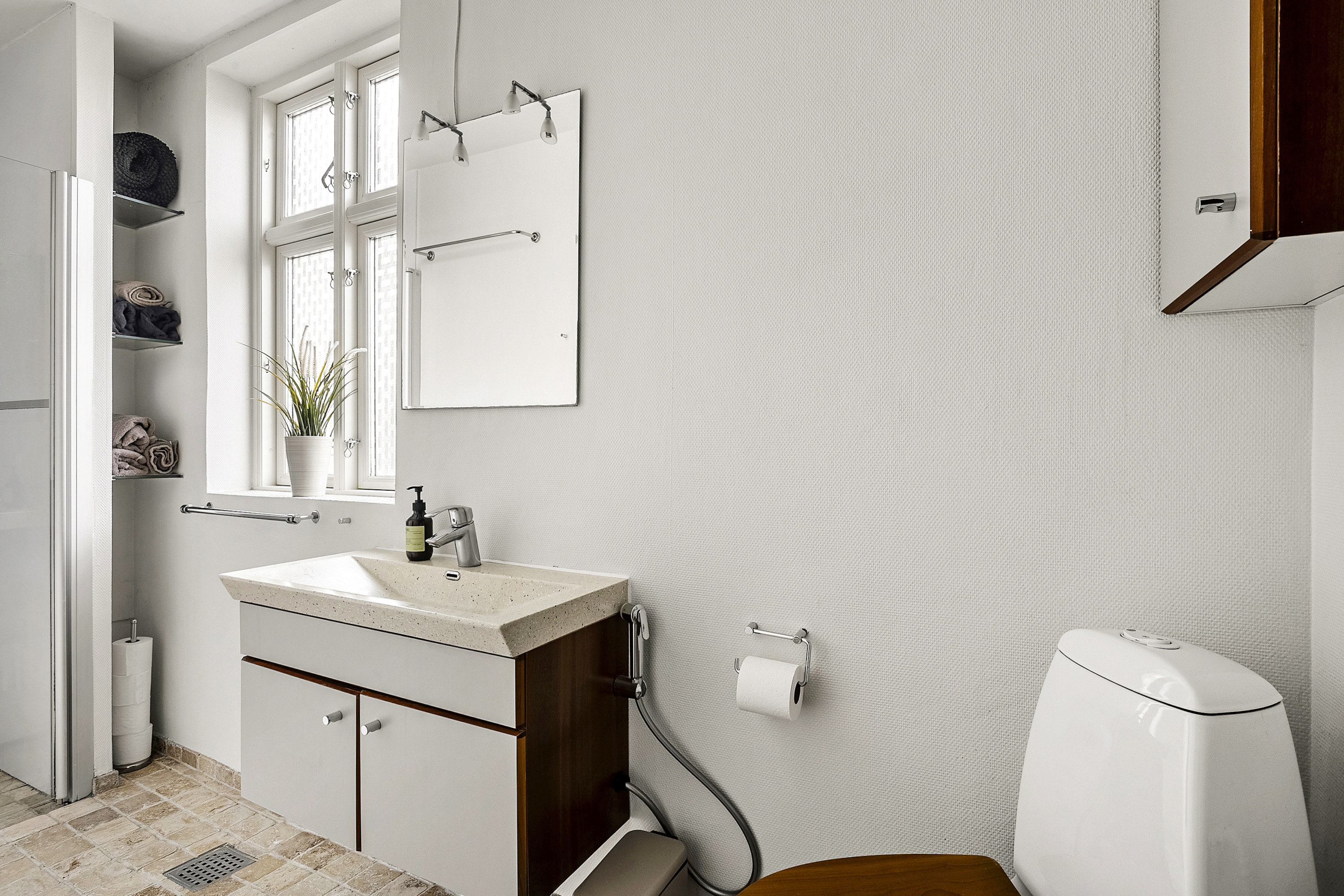 Fremhævet badeværelse billede i fuldskærmstilstand. Billede af Øster Alle 18, st.., 6600 Vejen