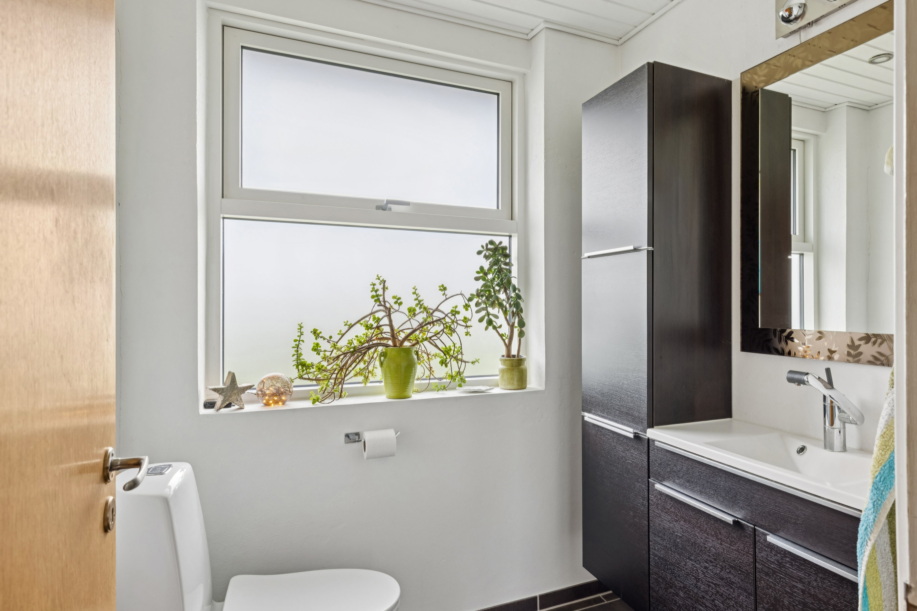 Fremhævet badeværelse billede i fuldskærmstilstand. Billede af Grenåvej 26, Bjødstrup, 8410 Rønde