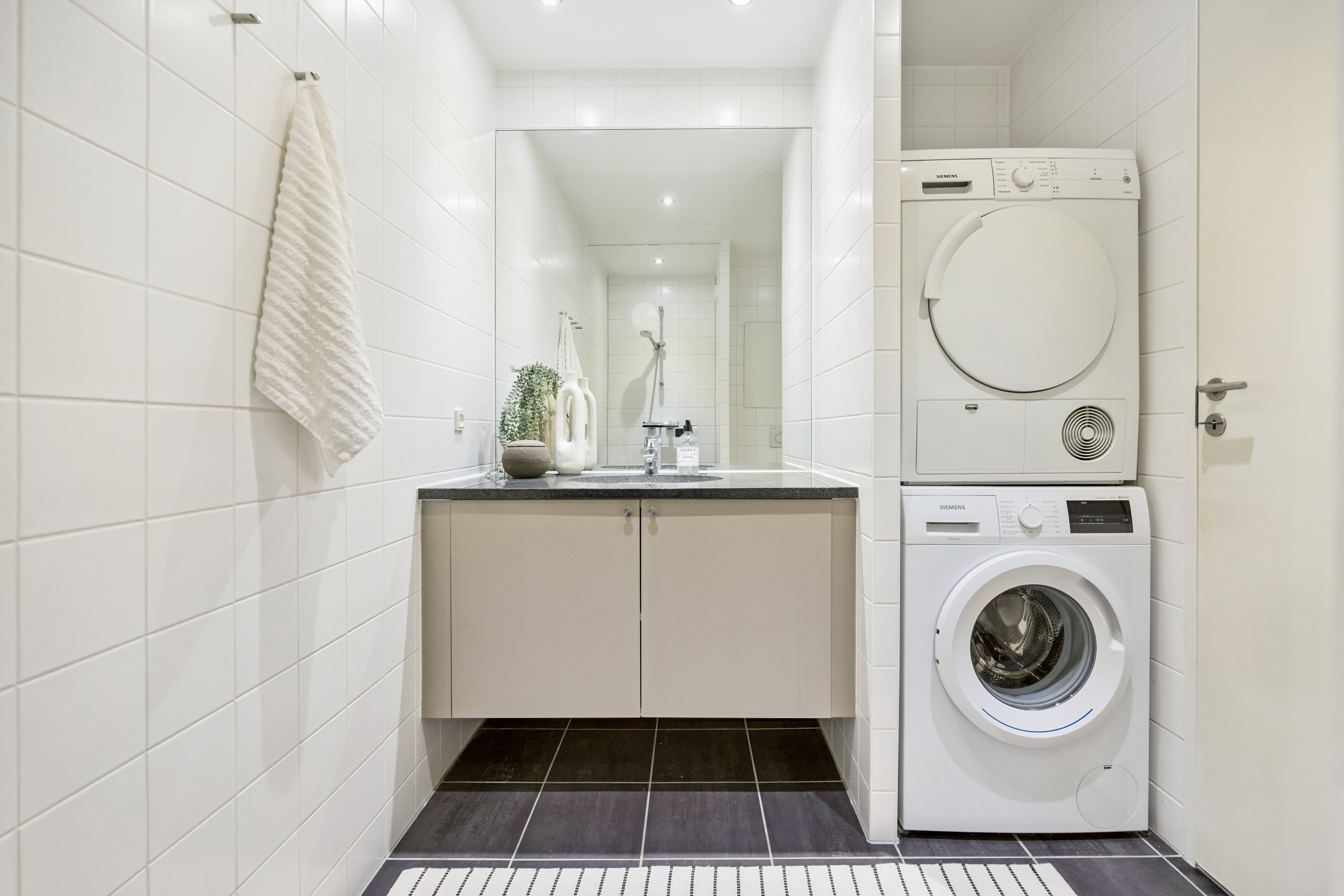 Fremhævet badeværelse billede i fuldskærmstilstand. Billede af Dirch Passers Allé 7, 3. tv., 2000 Frederiksberg