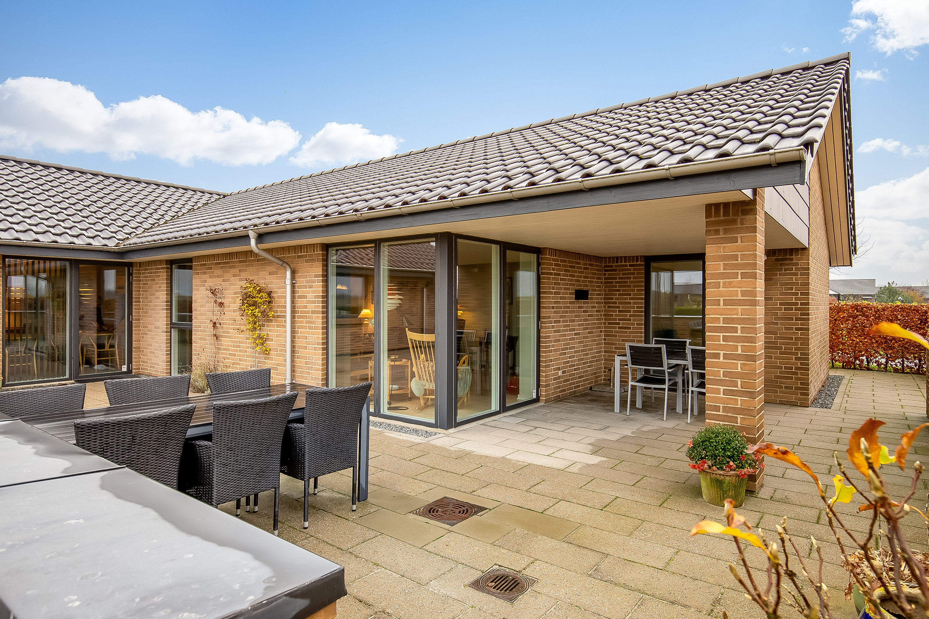 Fremhævet terrasse billede i fuldskærmstilstand. Billede af Tirsbæk Søvej 43, Bredballe, 7120 Vejle Øst