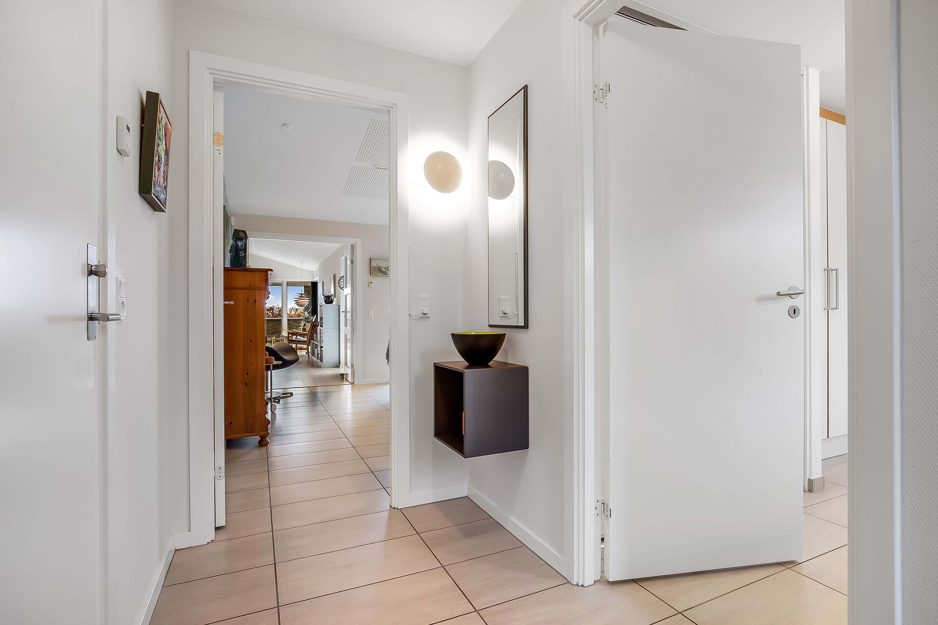 Fremhævet entré billede i fuldskærmstilstand. Billede af Tirsbæk Søvej 43, Bredballe, 7120 Vejle Øst