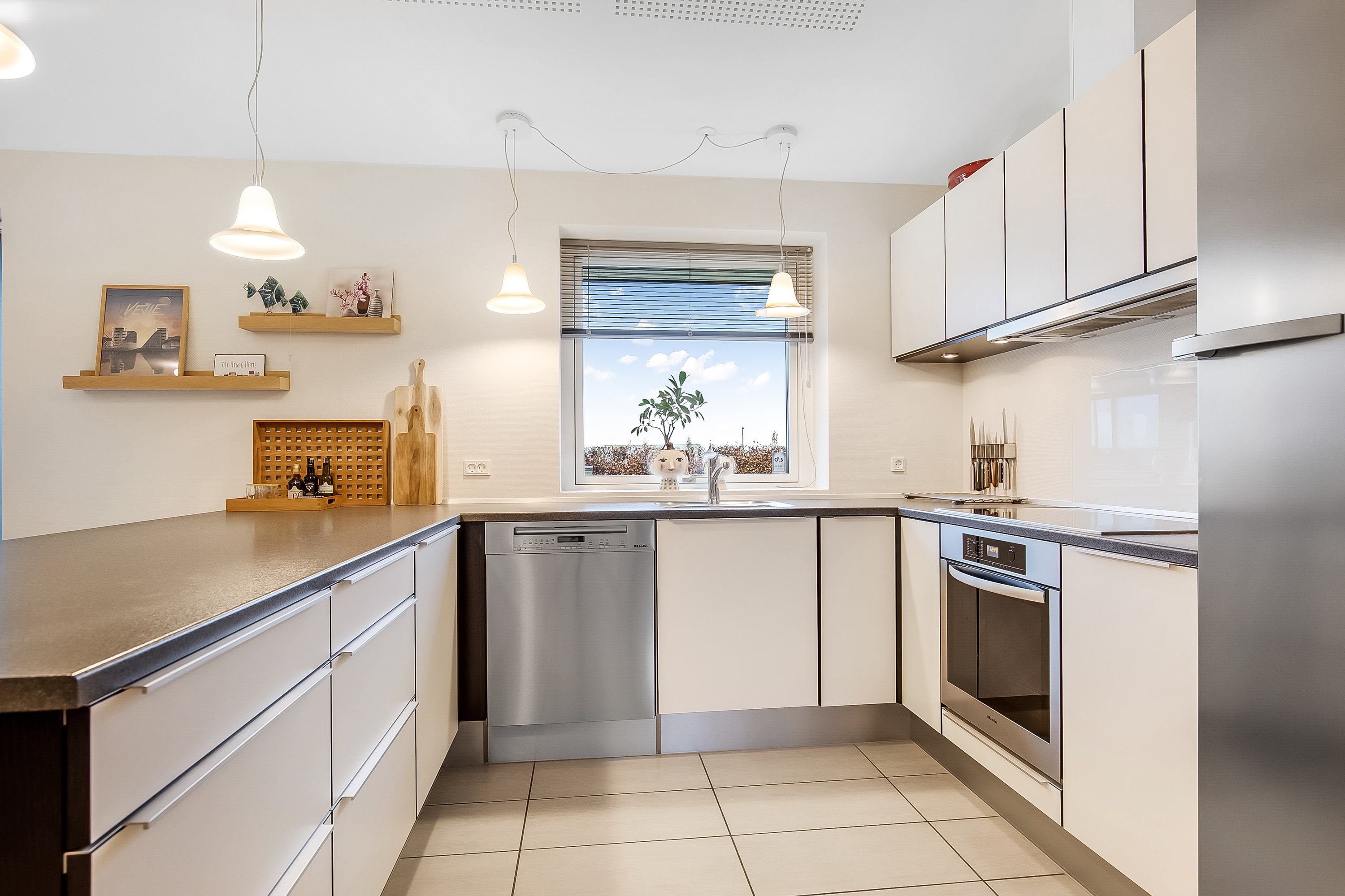 Fremhævet køkken billede i fuldskærmstilstand. Billede af Tirsbæk Søvej 43, Bredballe, 7120 Vejle Øst