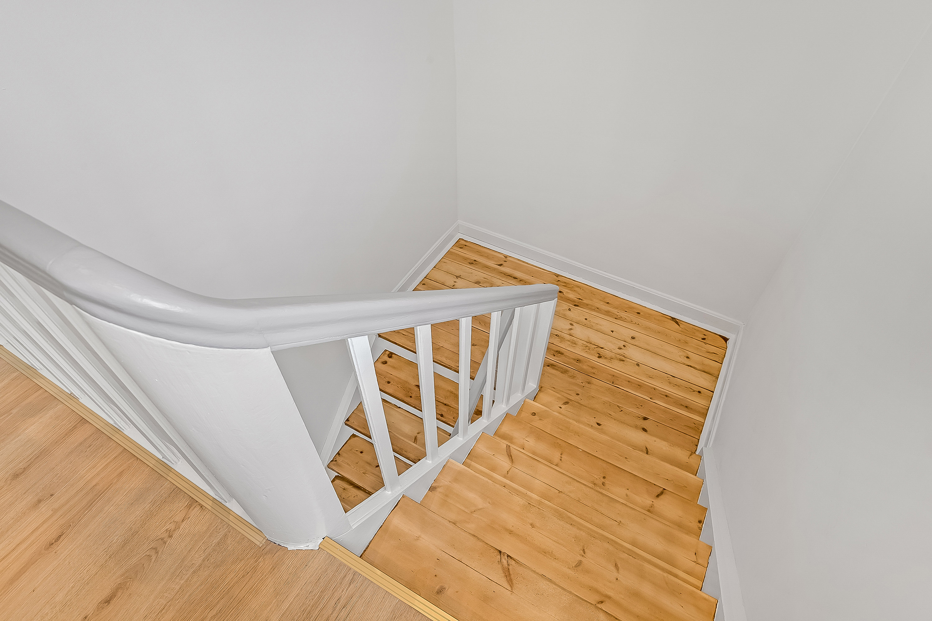 Fremhævet trappe billede i fuldskærmstilstand. Billede af Koldingvej 174, Søndermarken, 7100 Vejle