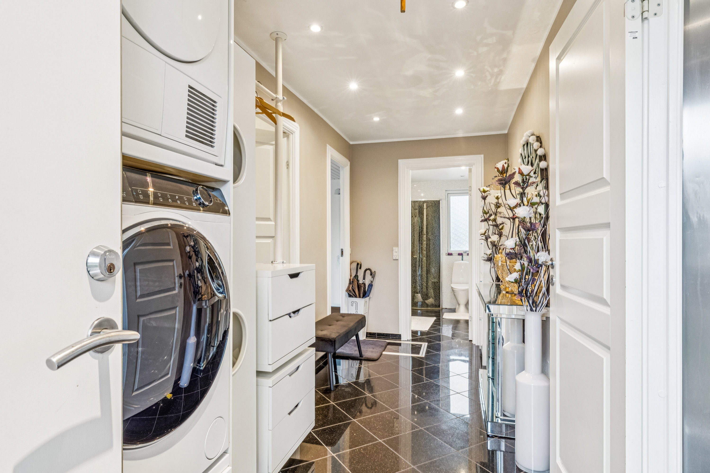 Fremhævet entré billede i fuldskærmstilstand. Billede af Rødhøjgårdsvej 95, 2630 Taastrup