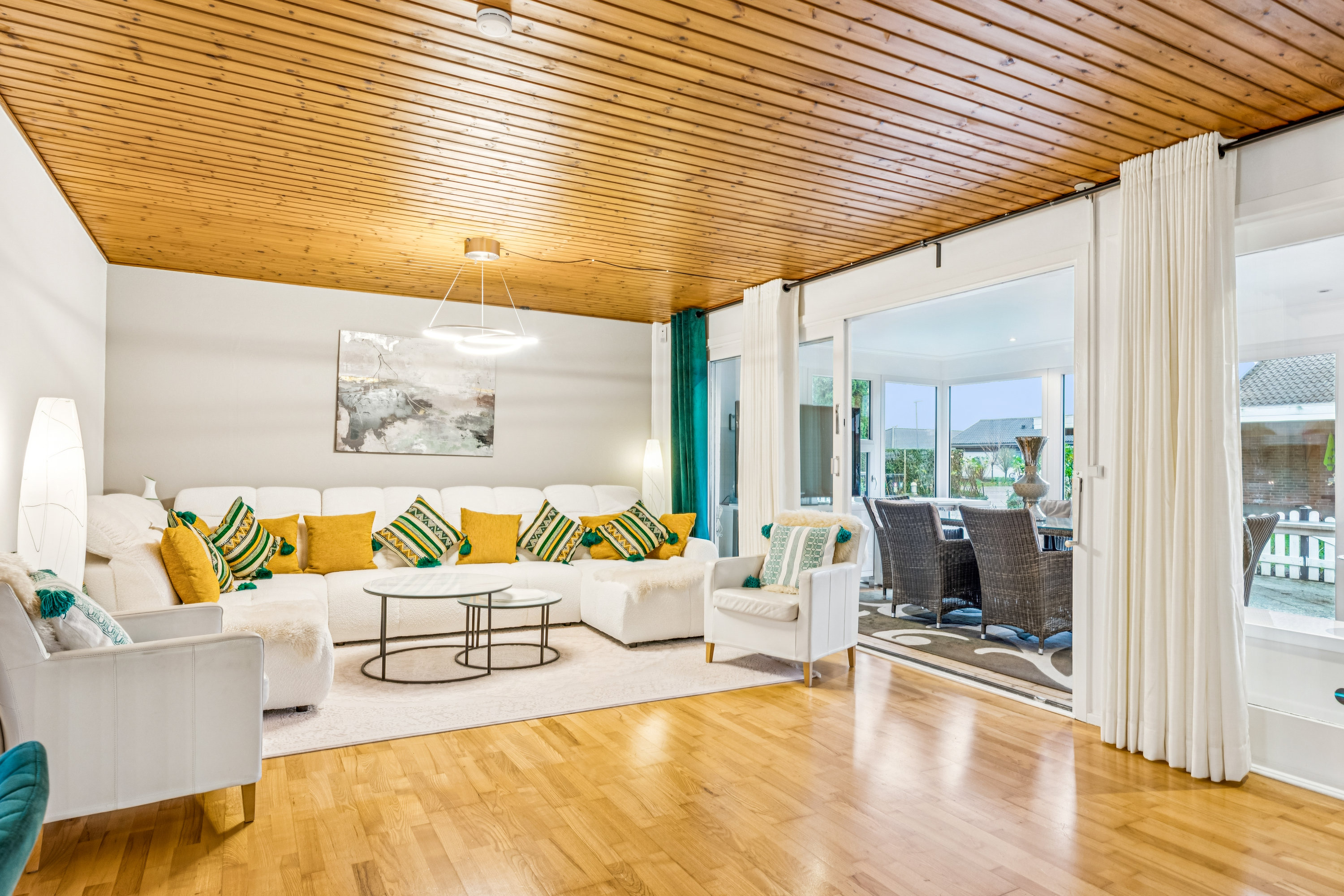 Fremhævet stue billede i fuldskærmstilstand. Billede af Rødhøjgårdsvej 95, 2630 Taastrup