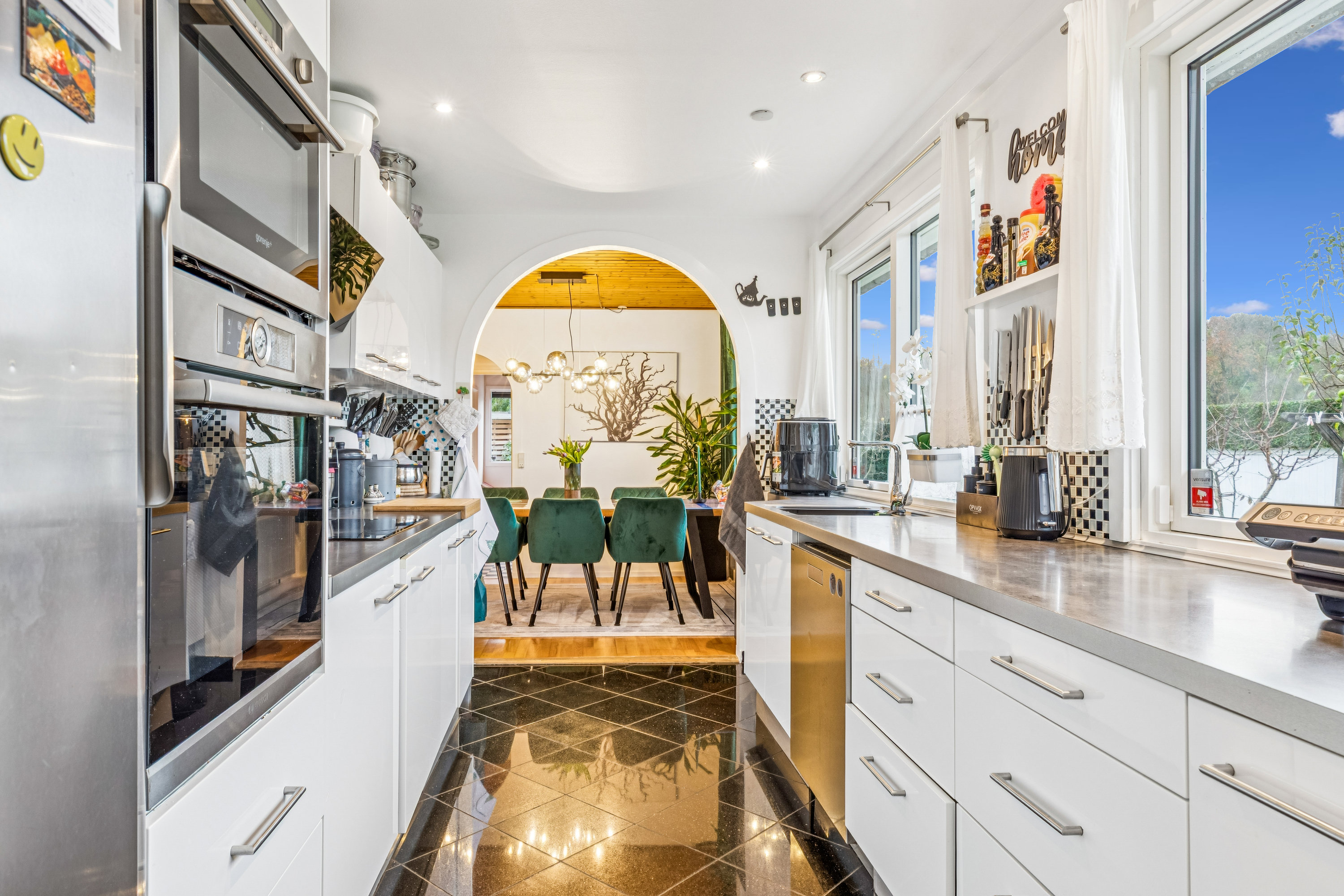 Fremhævet køkken billede i fuldskærmstilstand. Billede af Rødhøjgårdsvej 95, 2630 Taastrup