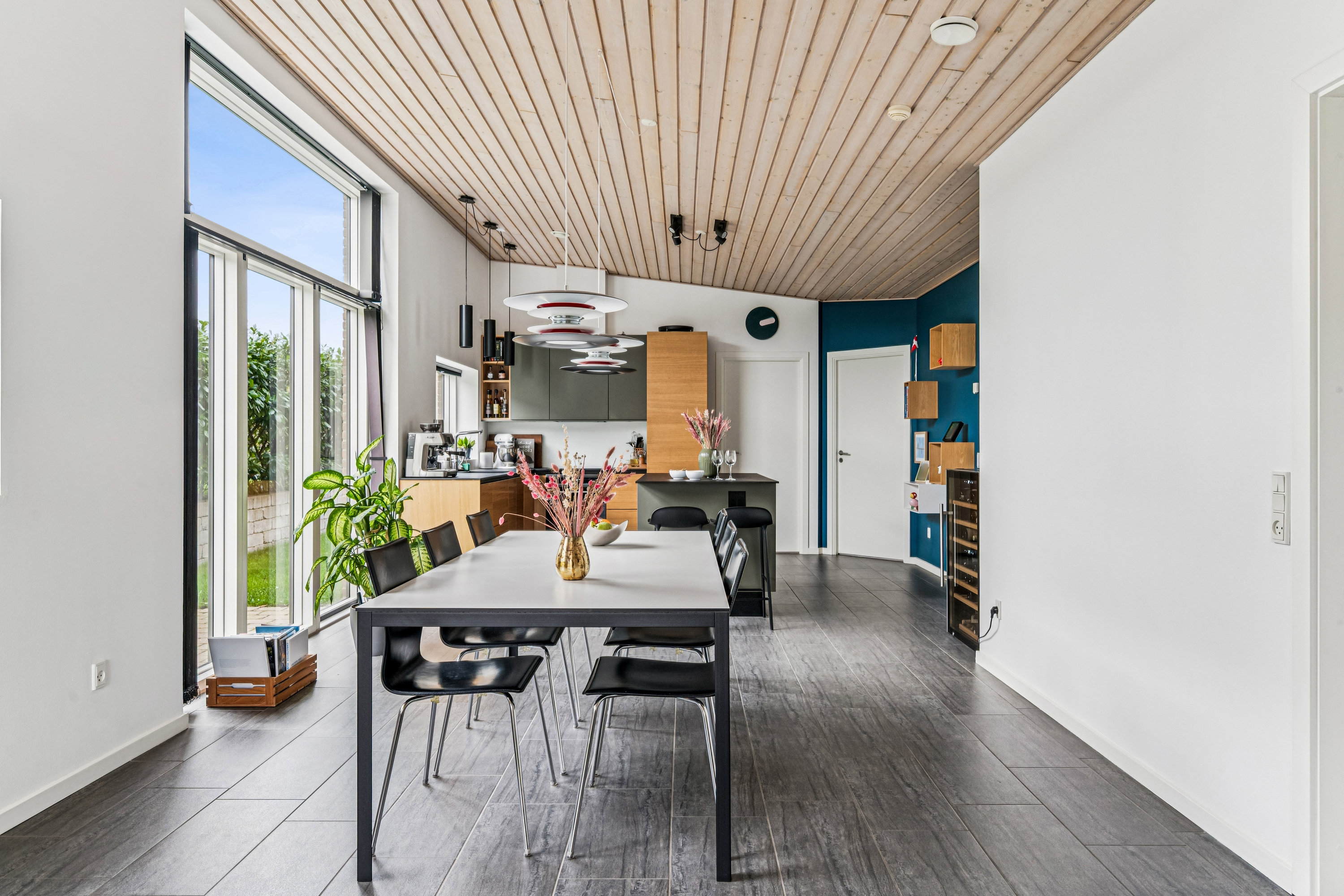 Fremhævet spisestue billede i fuldskærmstilstand. Billede af Dalvænget 15, 8382 Hinnerup