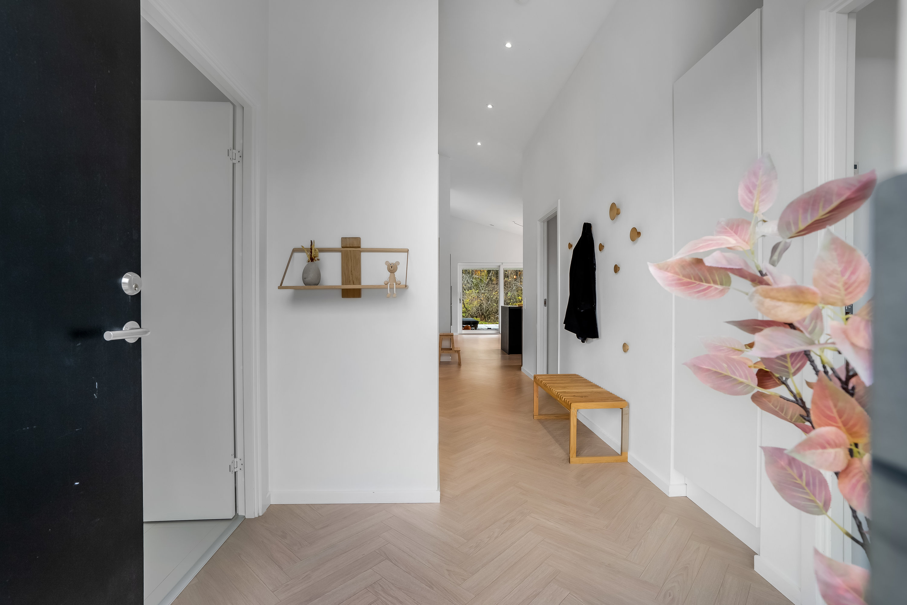 Fremhævet gang billede i fuldskærmstilstand. Billede af Bombakken 57, 3320 Skævinge