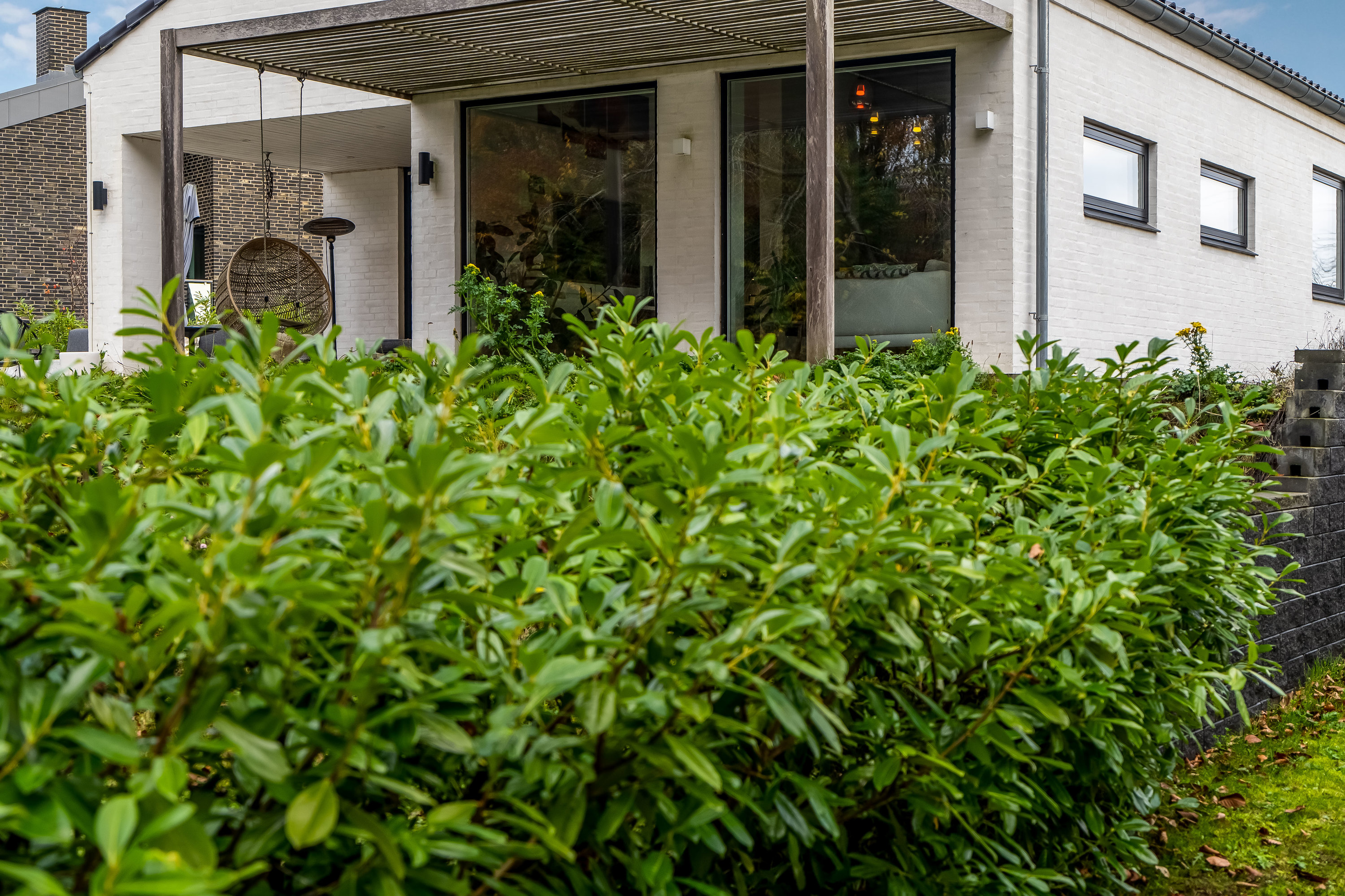 Fremhævet facade billede i fuldskærmstilstand. Billede af Bombakken 57, 3320 Skævinge