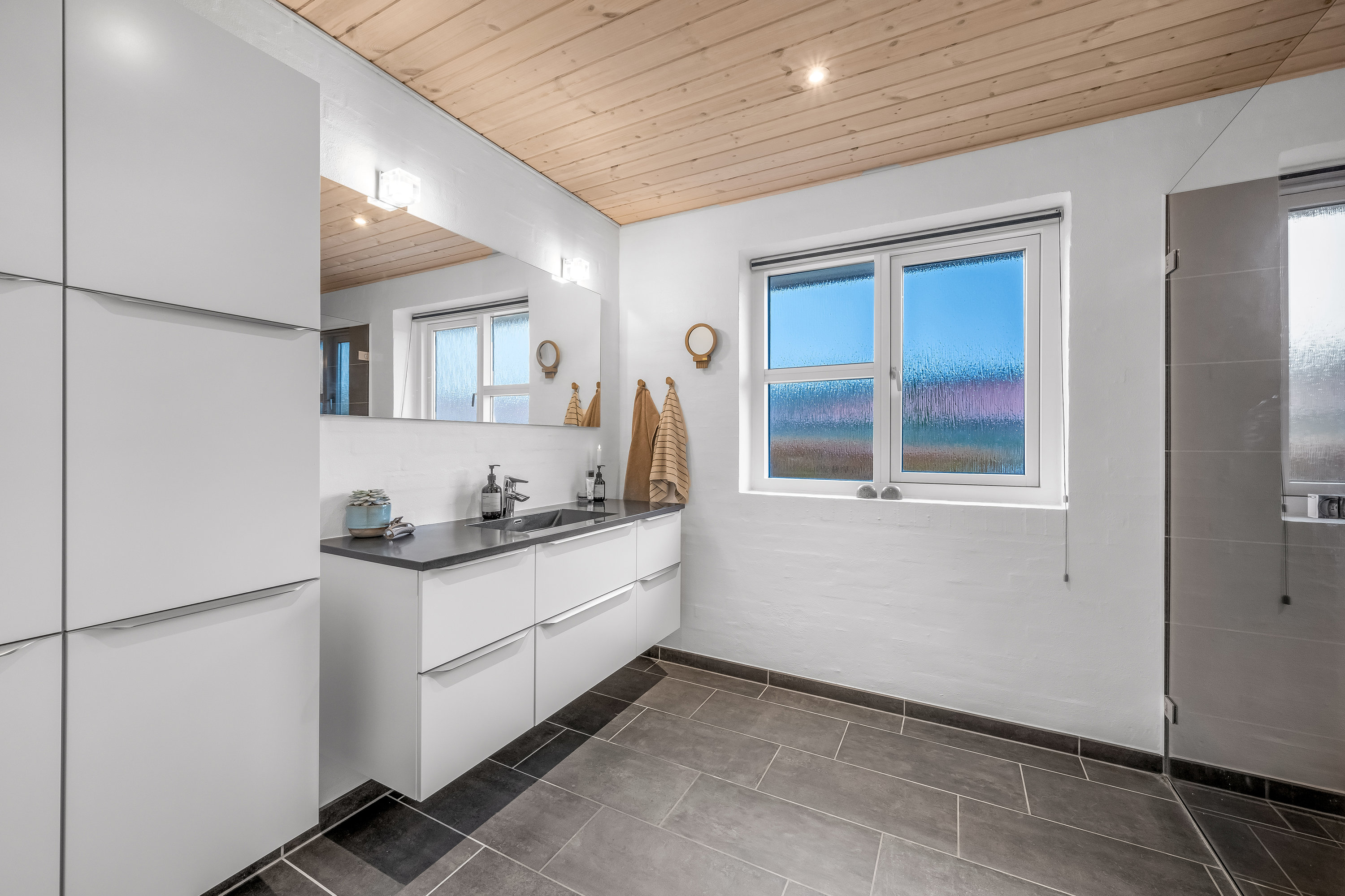 Fremhævet badeværelse billede i fuldskærmstilstand. Billede af Præstegårdsvej 70, 6900 Skjern