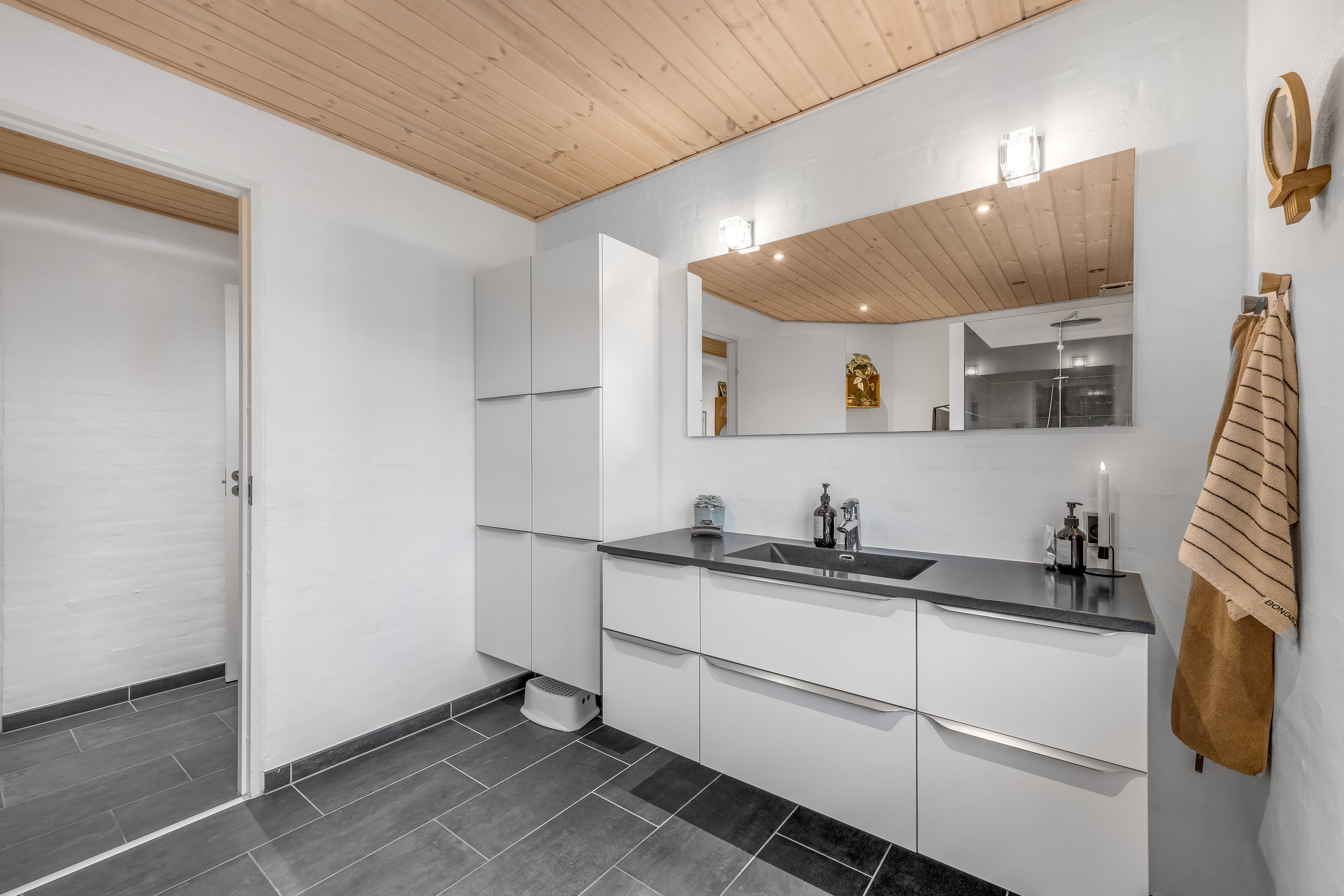 Fremhævet badeværelse billede i fuldskærmstilstand. Billede af Præstegårdsvej 70, 6900 Skjern