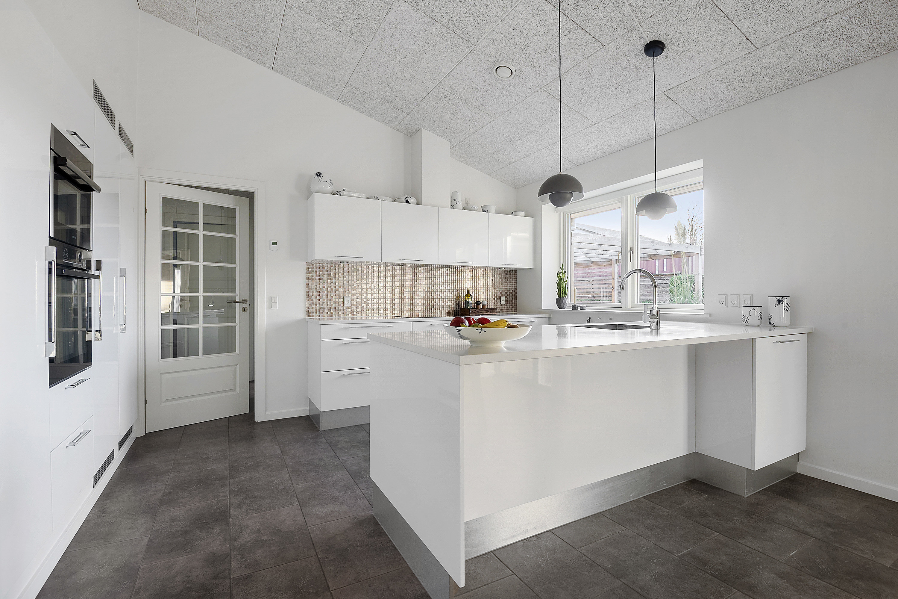 Fremhævet køkken billede i fuldskærmstilstand. Billede af Niels Lambertsens Vej 9, 6705 Esbjerg Ø