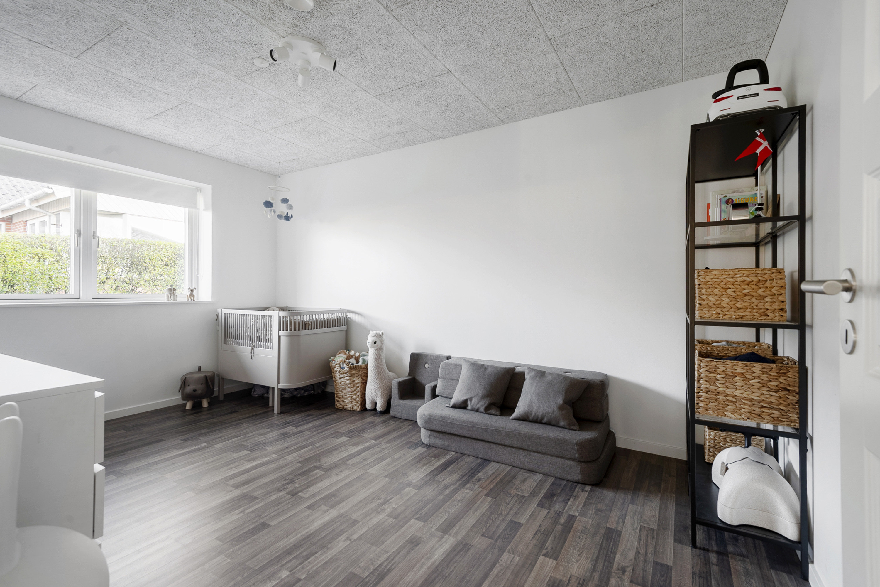 Fremhævet stue billede i fuldskærmstilstand. Billede af Niels Lambertsens Vej 9, 6705 Esbjerg Ø