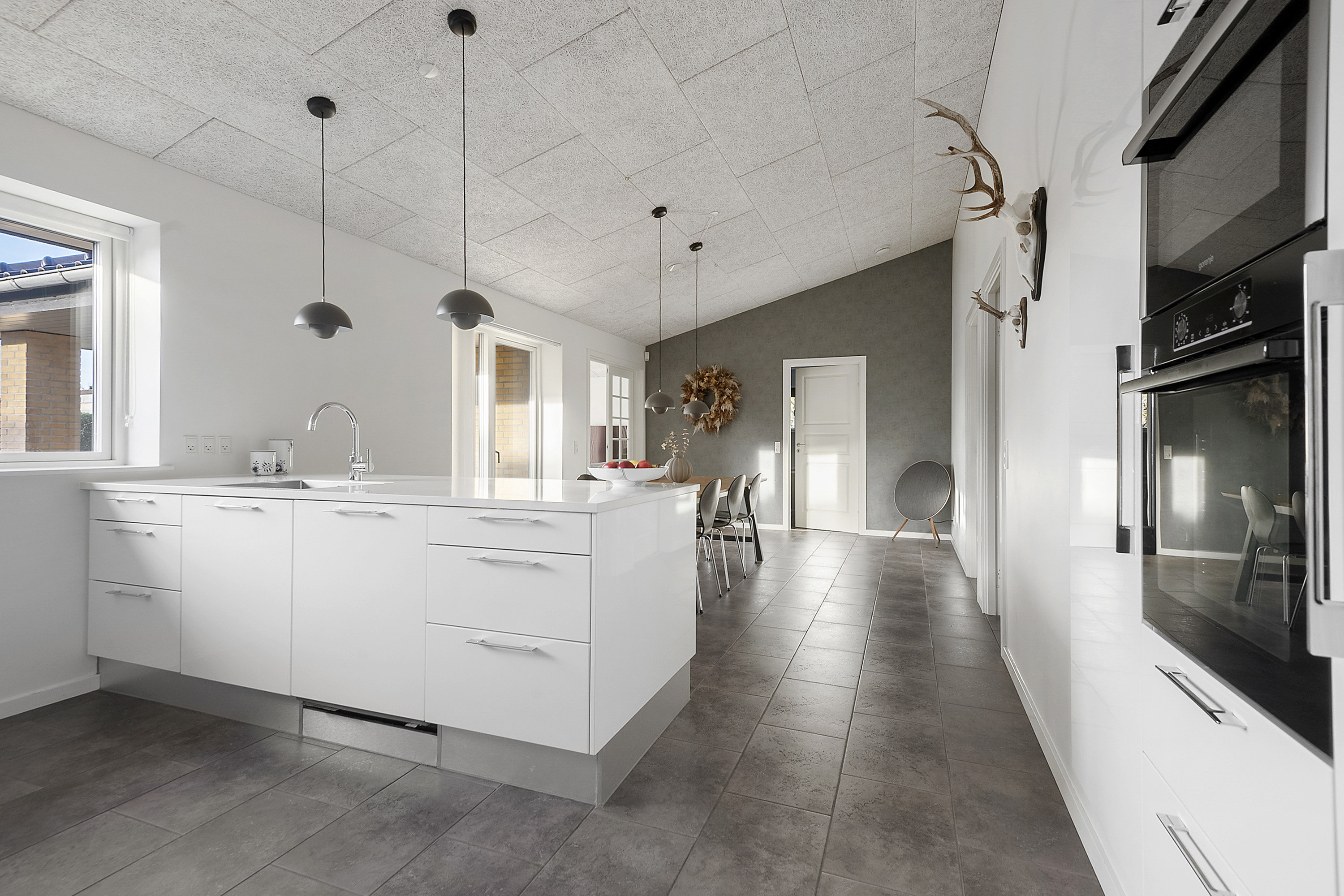 Fremhævet køkken billede i fuldskærmstilstand. Billede af Niels Lambertsens Vej 9, 6705 Esbjerg Ø