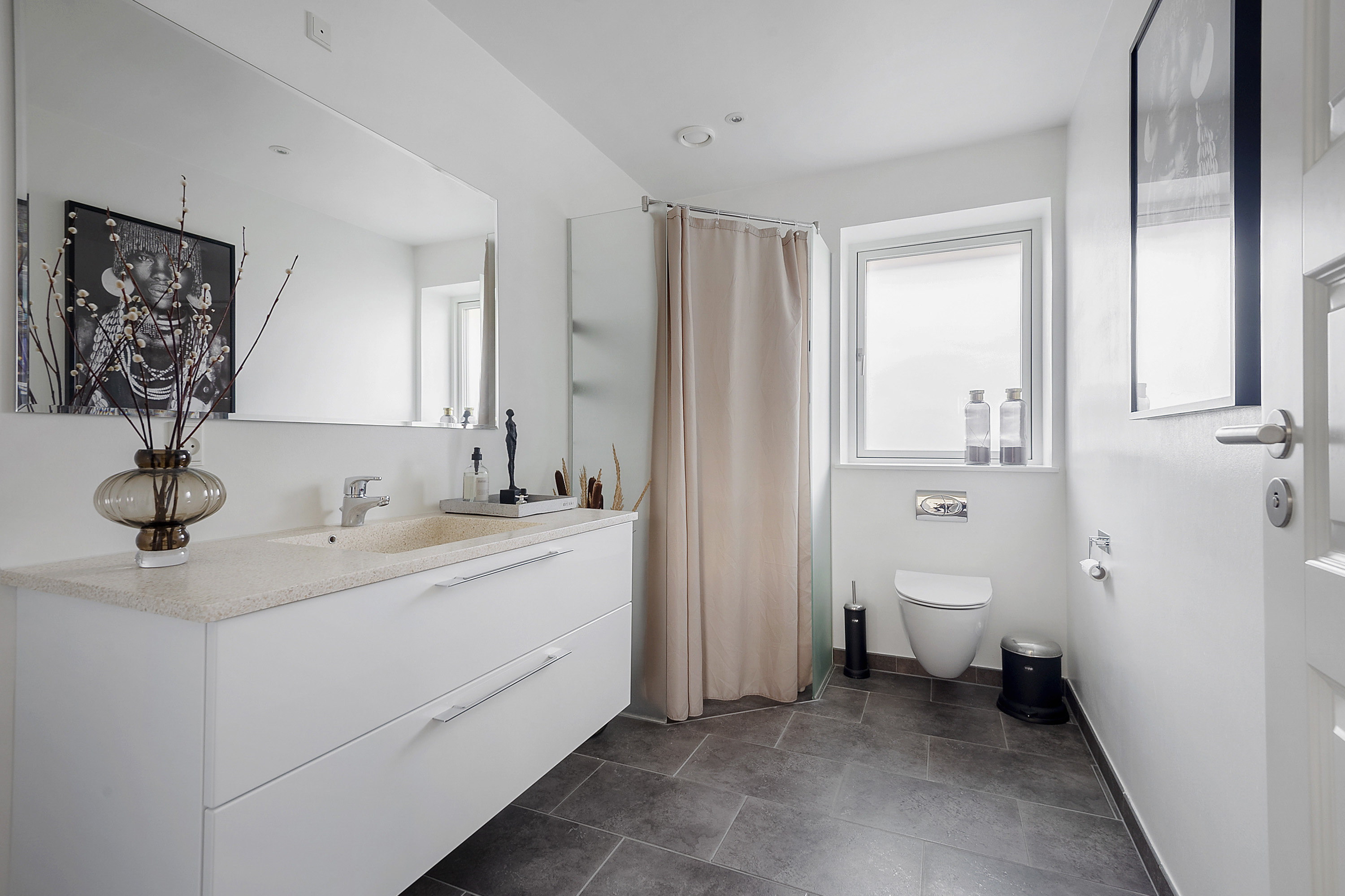 Fremhævet badeværelse billede i fuldskærmstilstand. Billede af Niels Lambertsens Vej 9, 6705 Esbjerg Ø