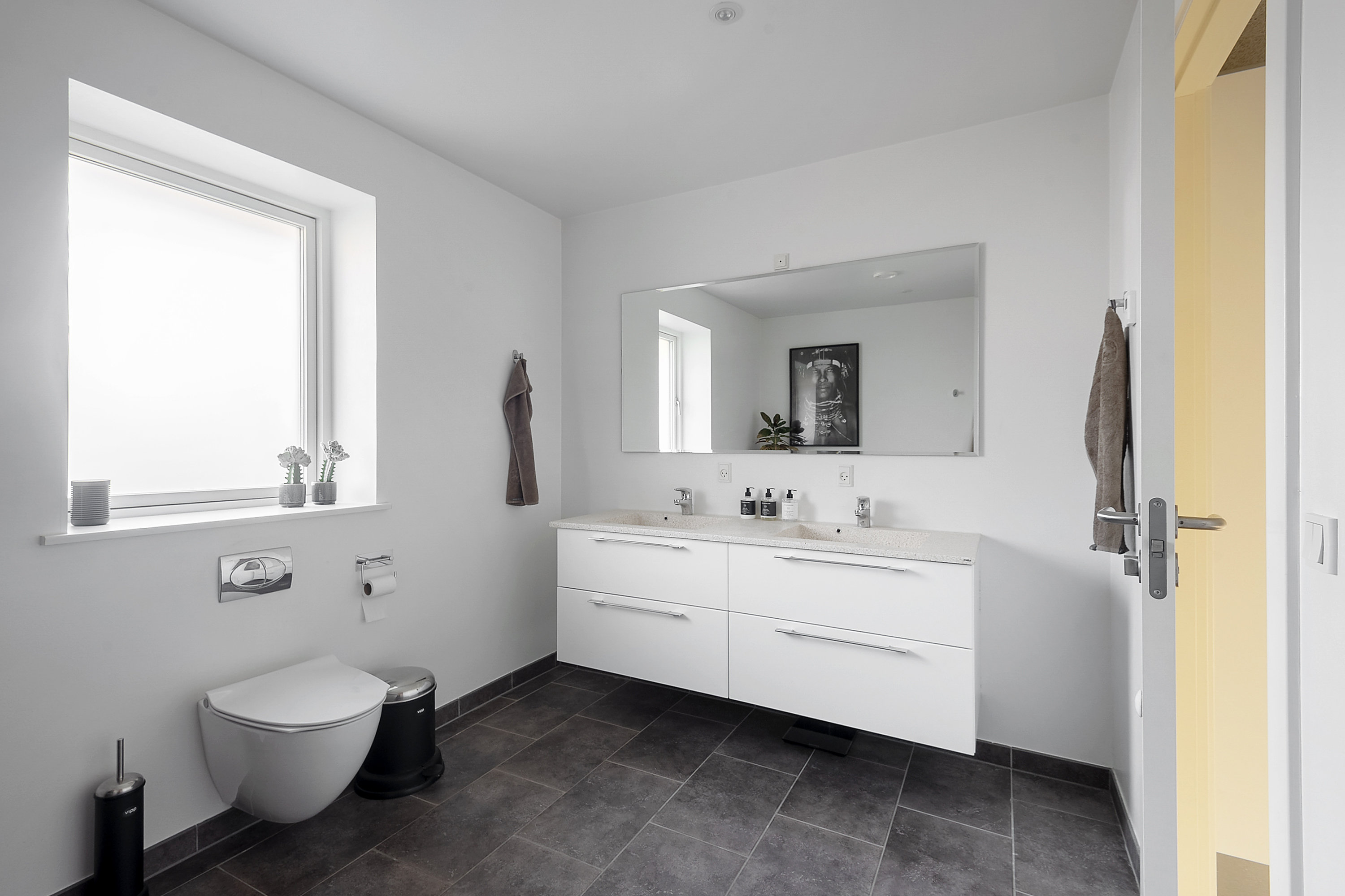 Fremhævet badeværelse billede i fuldskærmstilstand. Billede af Niels Lambertsens Vej 9, 6705 Esbjerg Ø