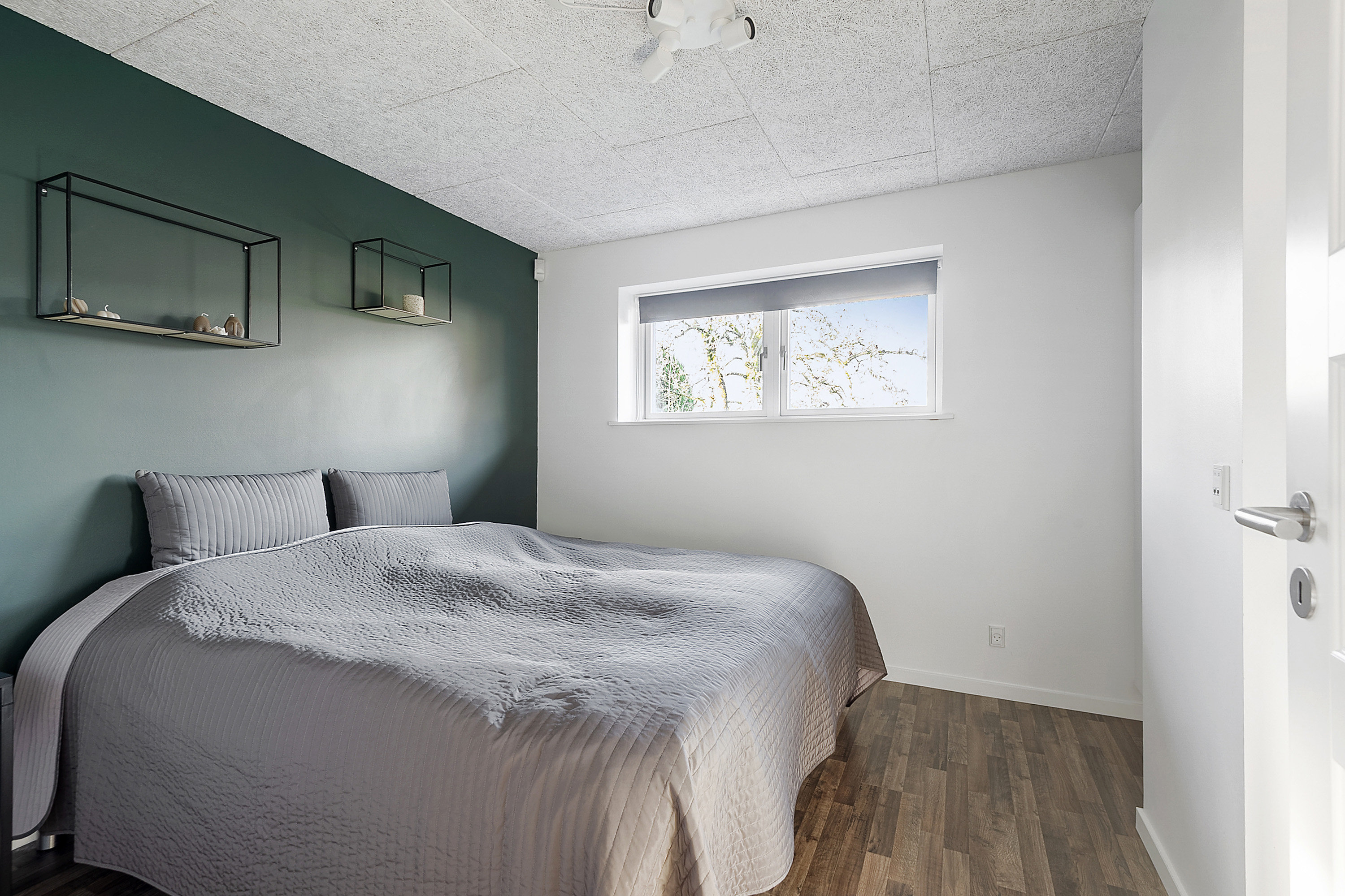 Fremhævet soveværelse billede i fuldskærmstilstand. Billede af Niels Lambertsens Vej 9, 6705 Esbjerg Ø