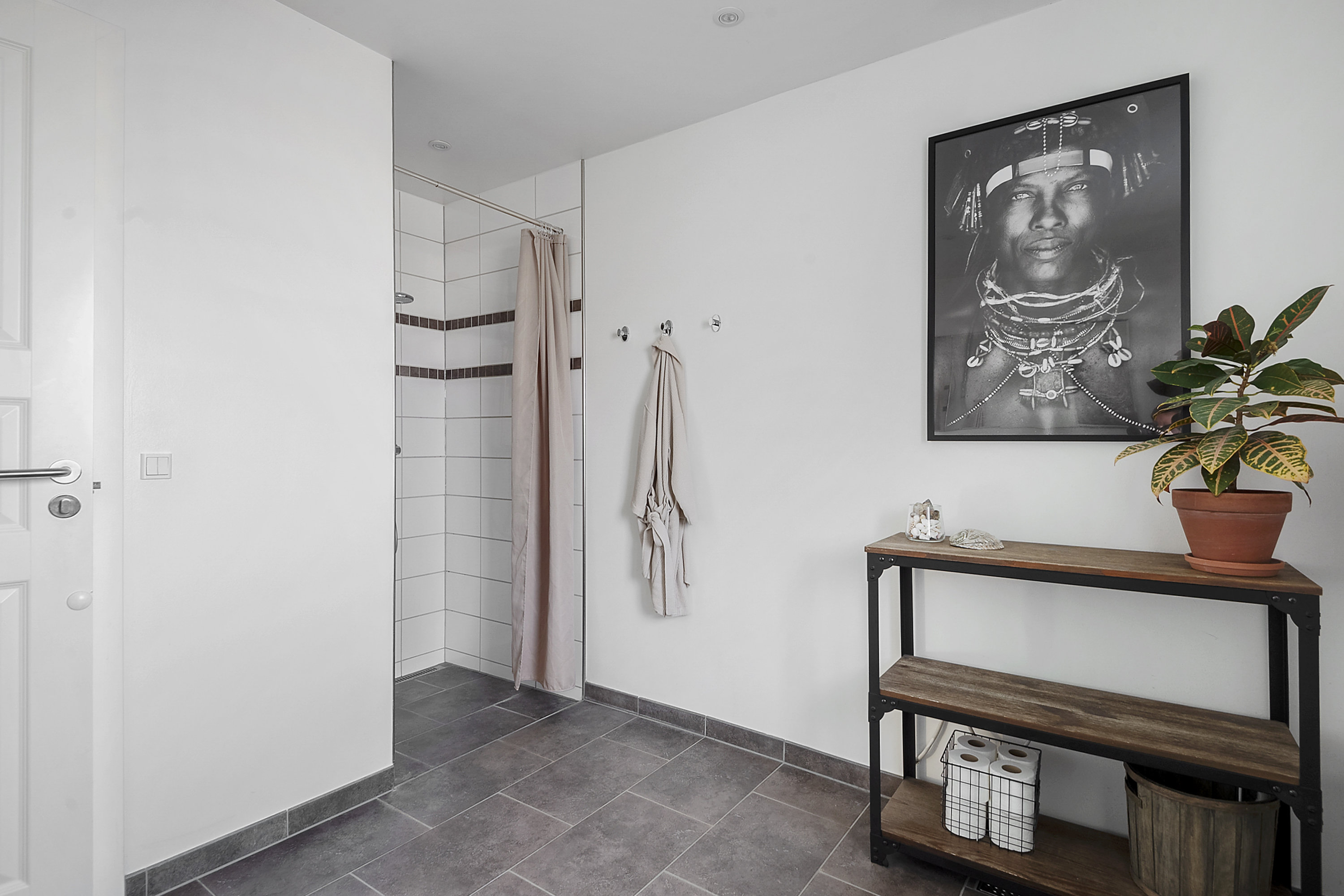 Fremhævet værelse billede i fuldskærmstilstand. Billede af Niels Lambertsens Vej 9, 6705 Esbjerg Ø