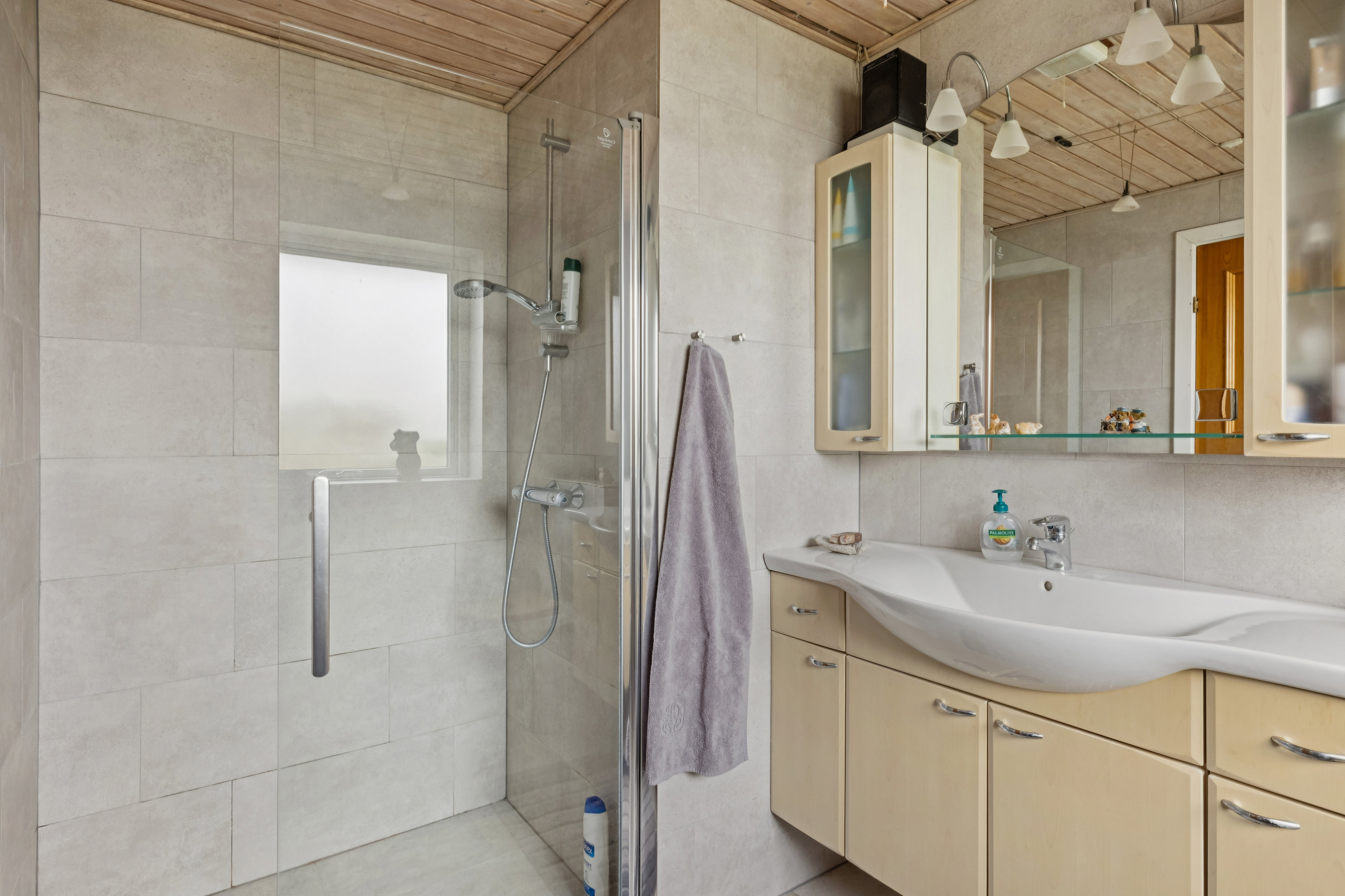 Fremhævet badeværelse billede i fuldskærmstilstand. Billede af Baunevænget 17, 8410 Rønde