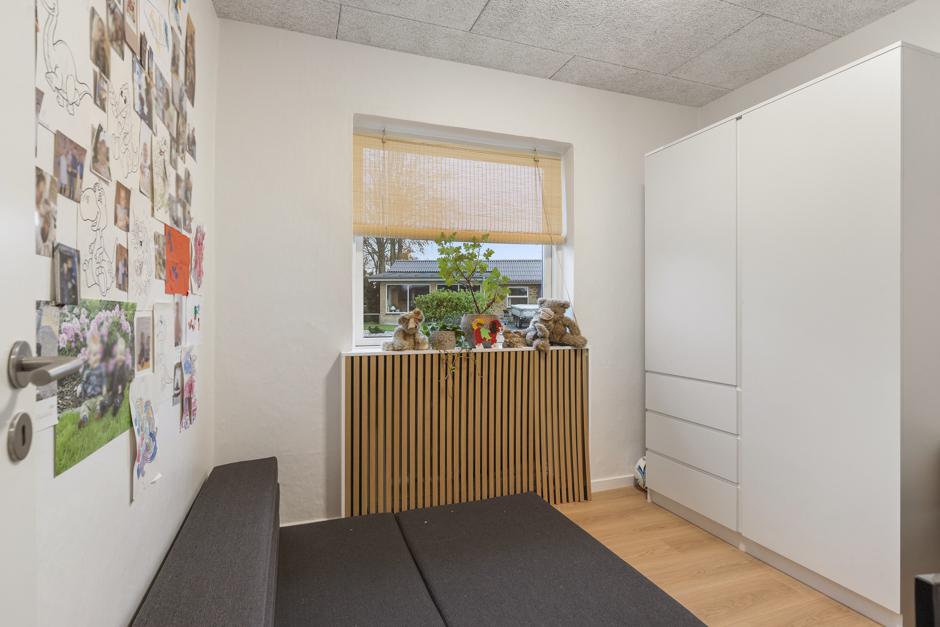 Fremhævet værelse billede i fuldskærmstilstand. Billede af Sdr Boulevard 7, 9600 Aars