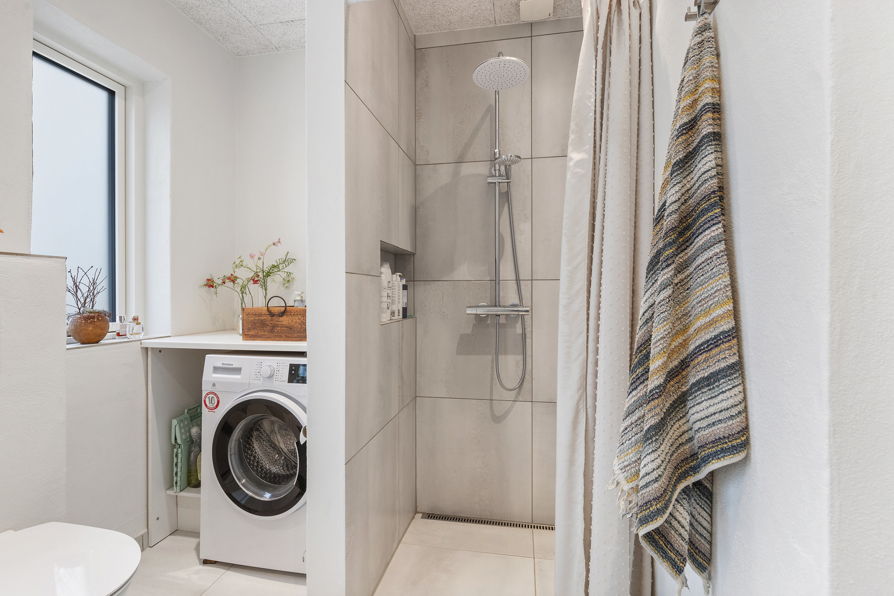 Fremhævet badeværelse billede i fuldskærmstilstand. Billede af Sdr Boulevard 7, 9600 Aars