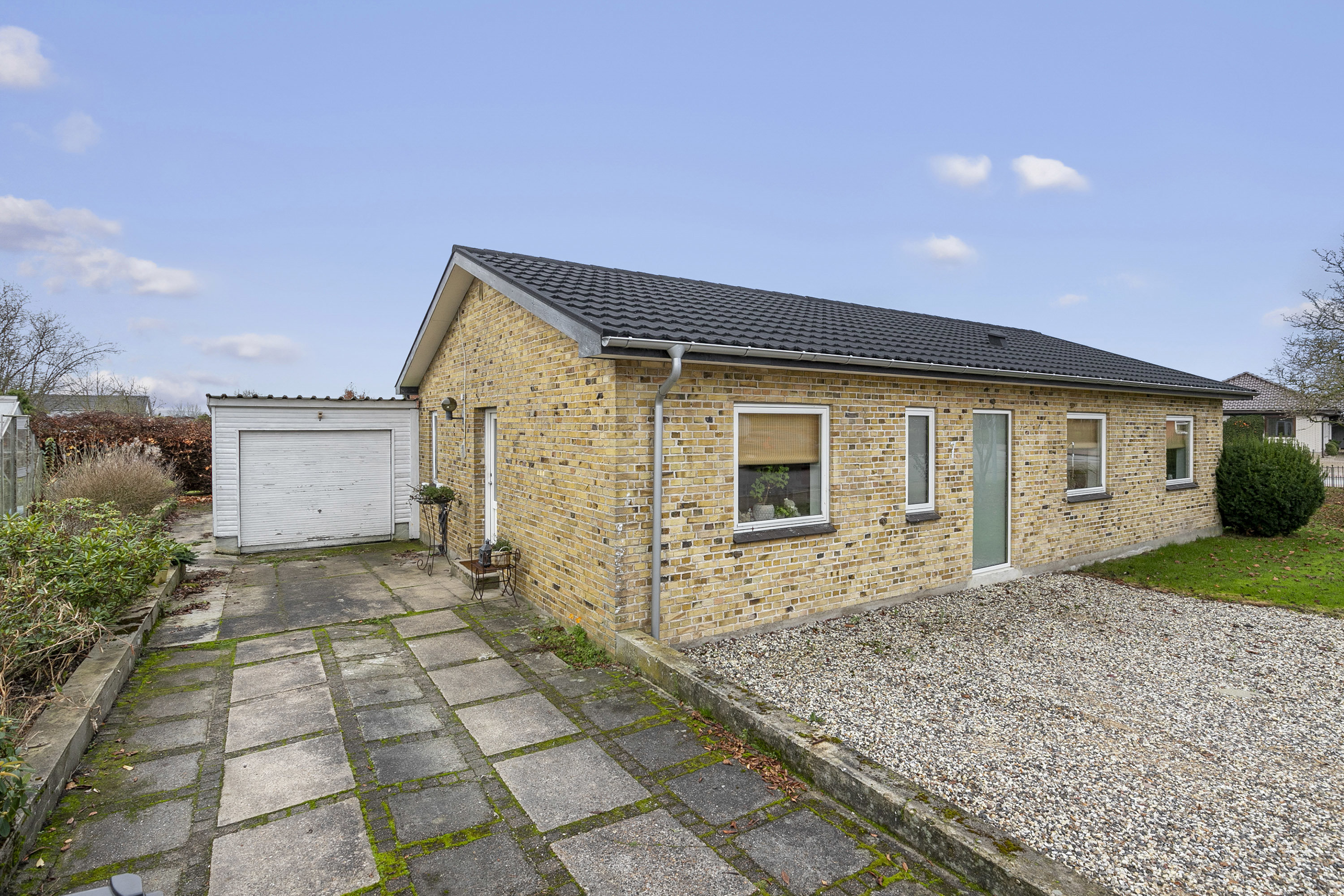 Fremhævet facade billede i fuldskærmstilstand. Billede af Sdr Boulevard 7, 9600 Aars