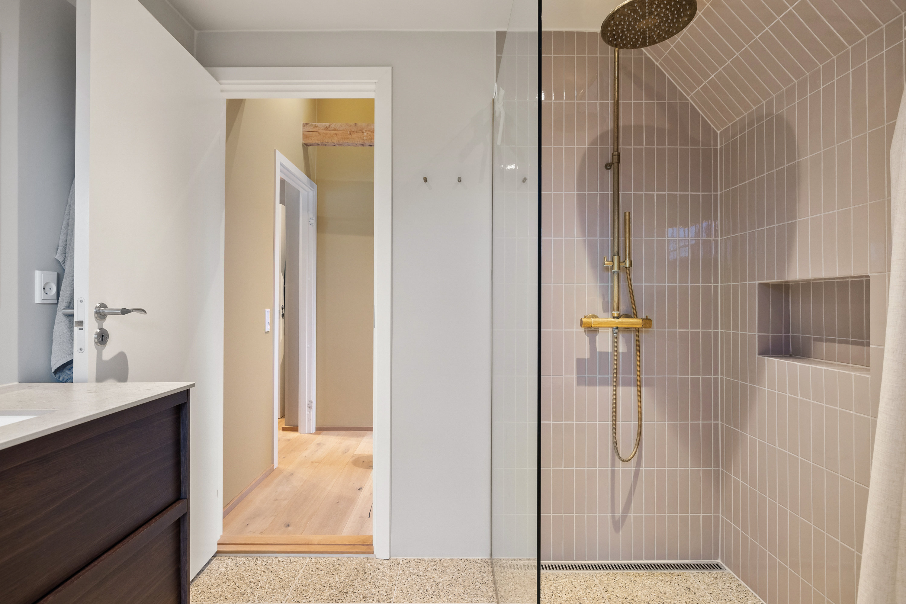 Fremhævet badeværelse billede i fuldskærmstilstand. Billede af Vanløsevej 11, 8000 Aarhus C