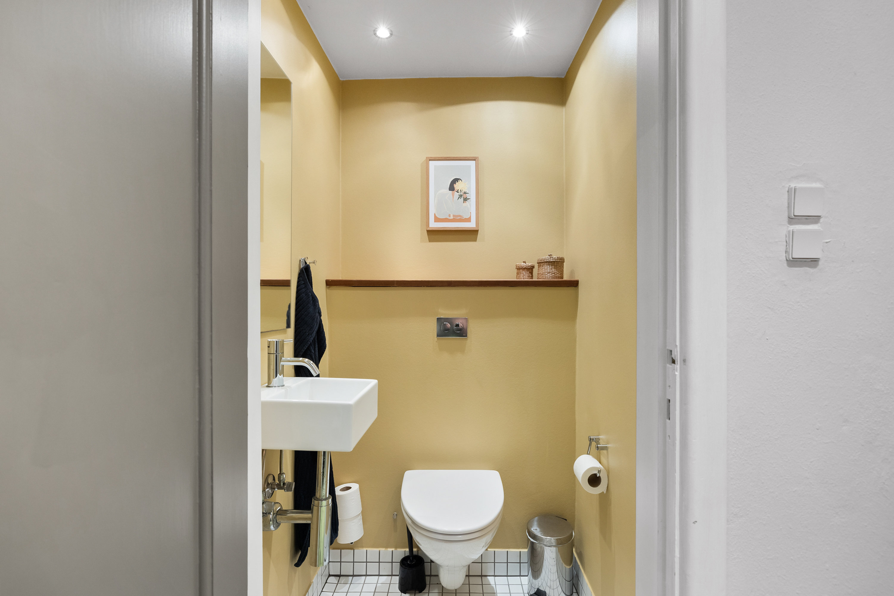 Fremhævet toilet billede i fuldskærmstilstand. Billede af Vanløsevej 11, 8000 Aarhus C