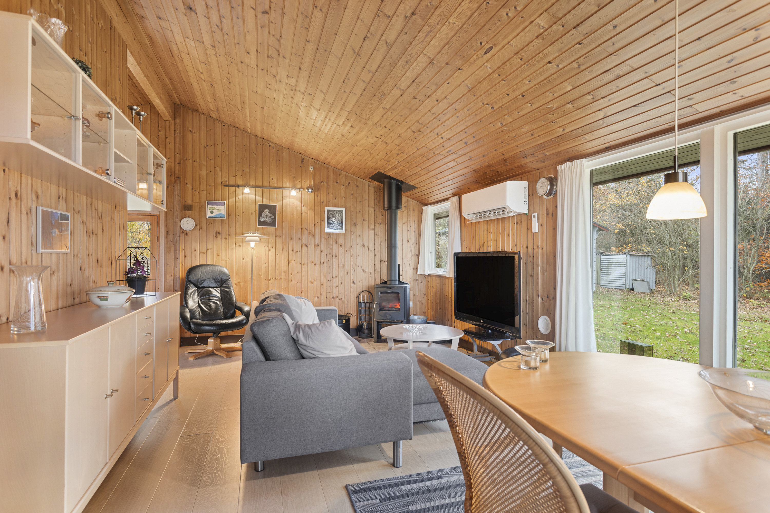 Fremhævet stue billede i fuldskærmstilstand. Billede af Rimmevej 6, Lyngså, 9300 Sæby