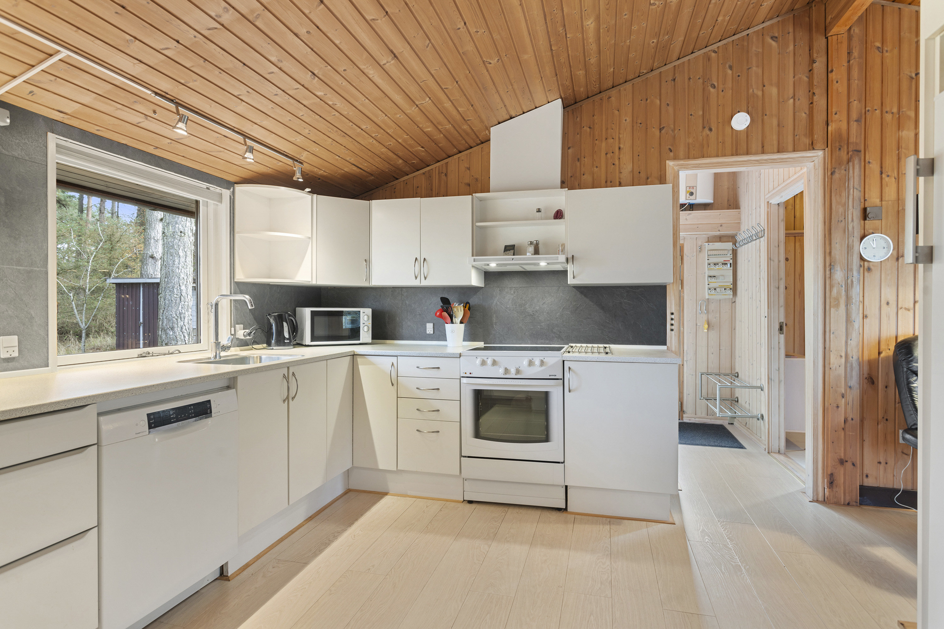 Fremhævet køkken billede i fuldskærmstilstand. Billede af Rimmevej 6, Lyngså, 9300 Sæby