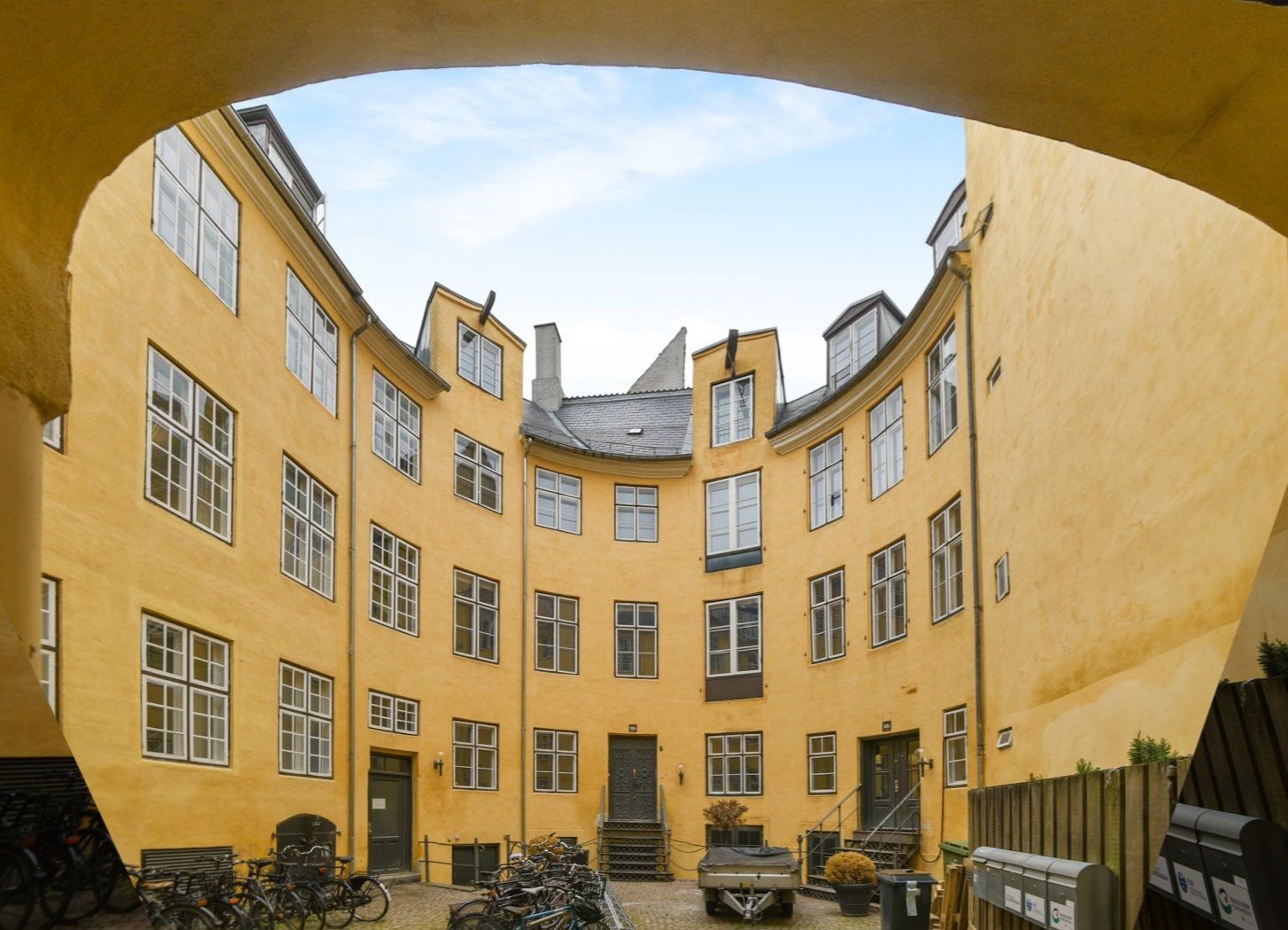 Fremhævet  billede i fuldskærmstilstand. Billede af Snaregade 8, 2., 1205 København K