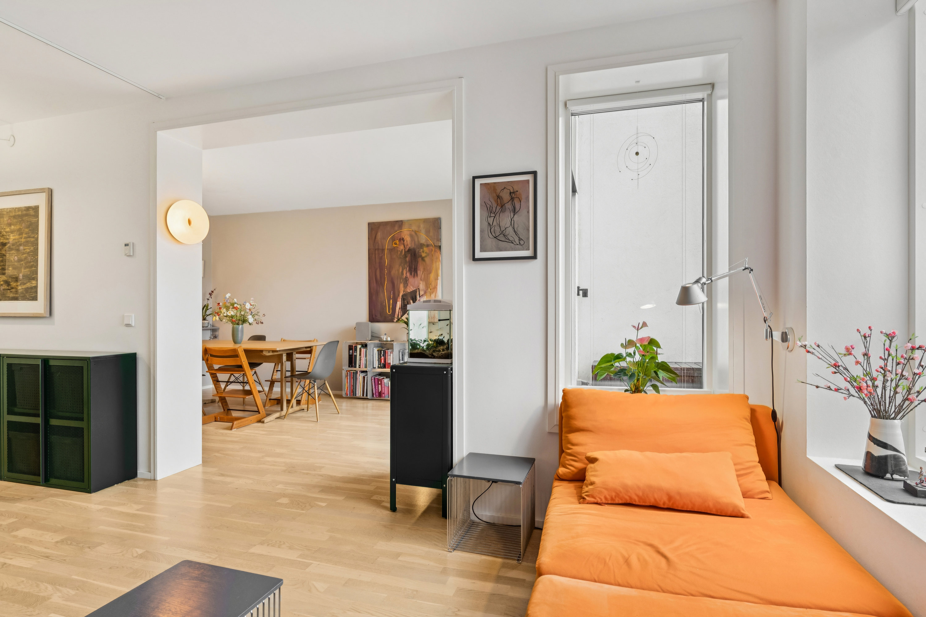 Fremhævet stue billede i fuldskærmstilstand. Billede af Pinievej 4B, 2880 Bagsværd