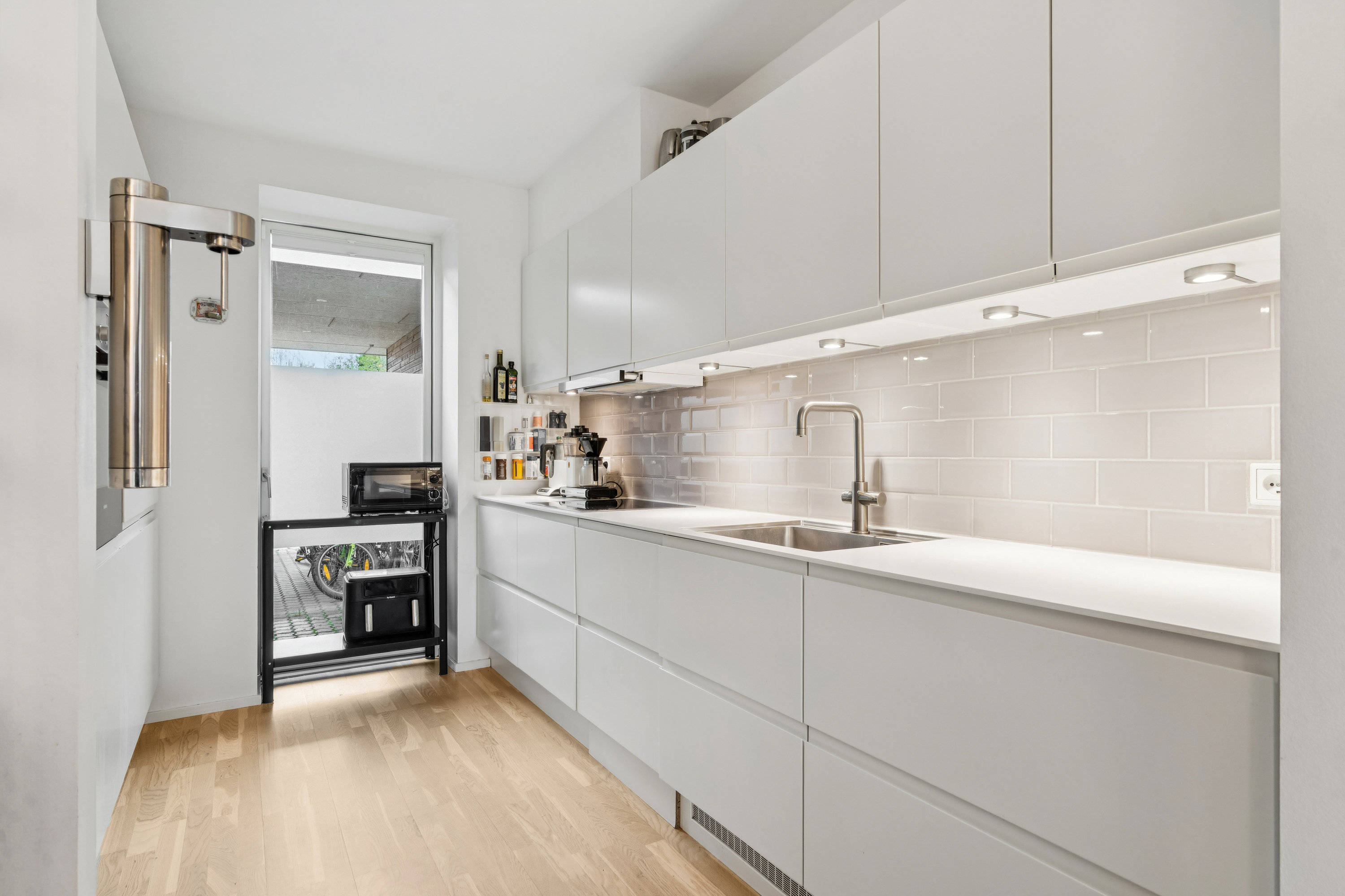 Fremhævet køkken billede i fuldskærmstilstand. Billede af Pinievej 4B, 2880 Bagsværd