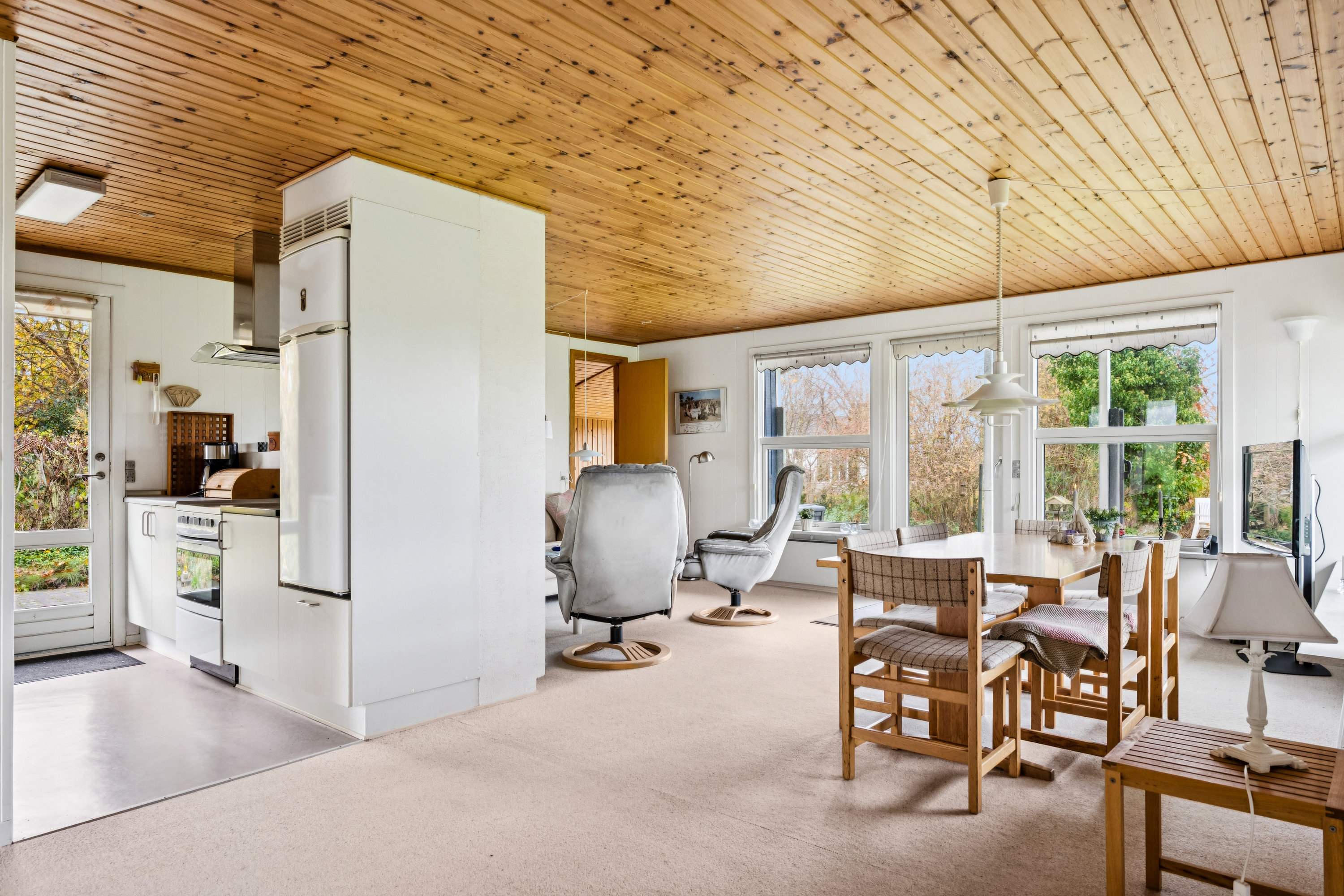 Fremhævet stue billede i fuldskærmstilstand. Billede af Engblommevej 25, Begtrup Vig, 8420 Knebel