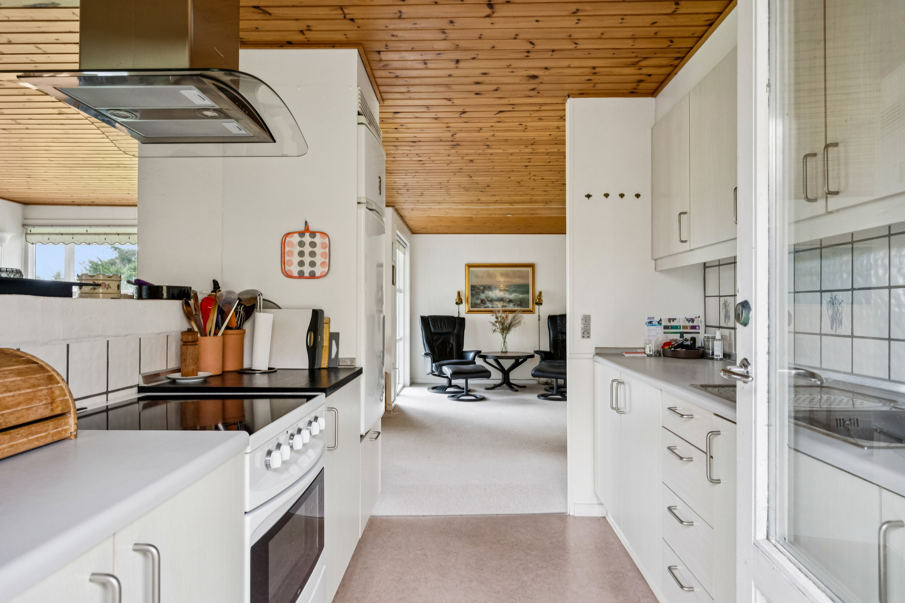 Fremhævet køkken billede i fuldskærmstilstand. Billede af Engblommevej 25, Begtrup Vig, 8420 Knebel