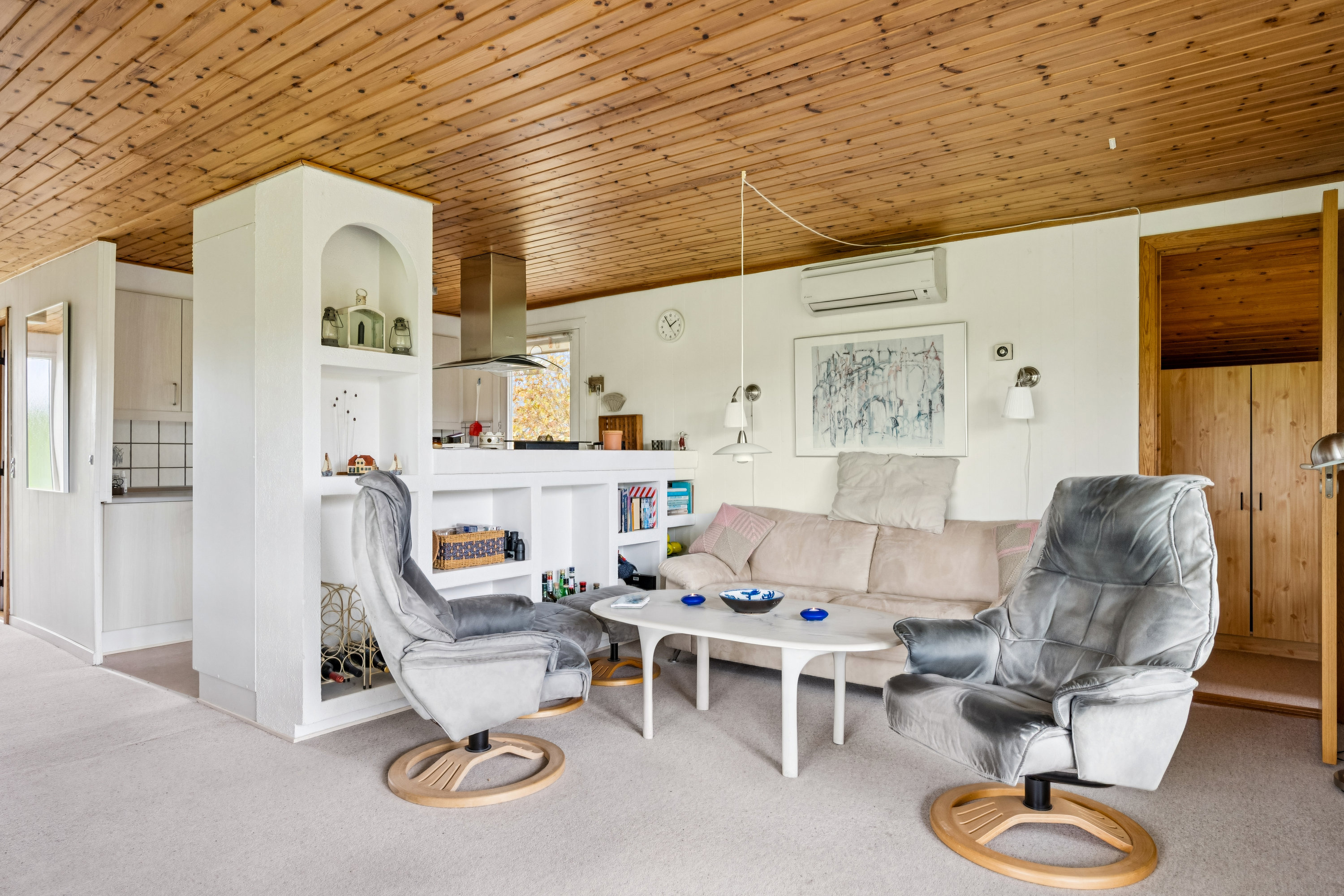 Fremhævet stue billede i fuldskærmstilstand. Billede af Engblommevej 25, Begtrup Vig, 8420 Knebel