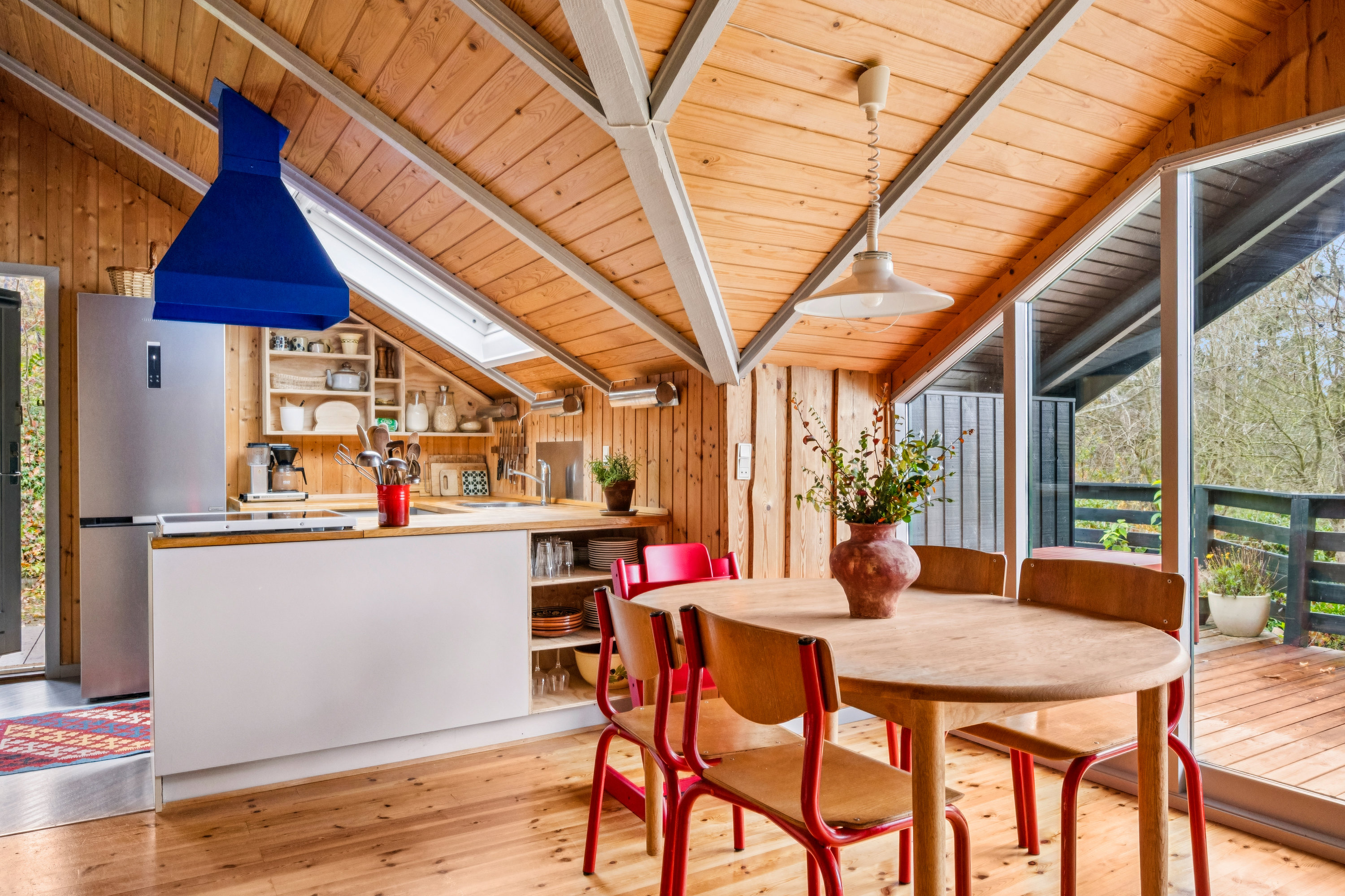 Fremhævet stue billede i fuldskærmstilstand. Billede af Gl. Kirkebjerg 60, Stødov Bakker, 8420 Knebel